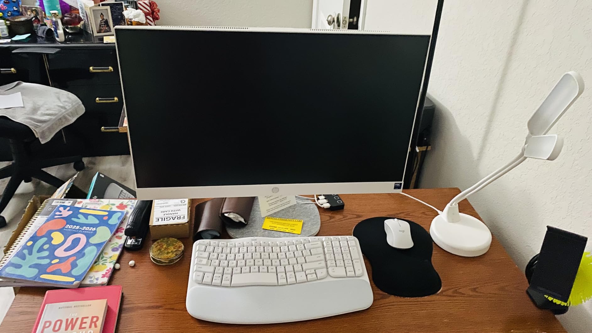Logitech Wave Keys MK670 Combo, Wireless Ergonomic Keyboard with Signature M550 L Wireless Mouse, Comfortable Natural Typing customer photo 2