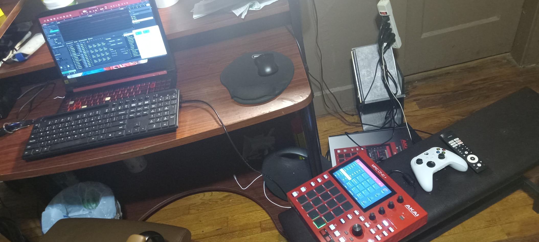 MPC One+ Standalone Drum Machine, Beat Maker and MIDI Controller with WiFi, Bluetooth, Drum Pads, Synth Plug-ins, Touchscreen, and Native Instruments Integration customer photo 1