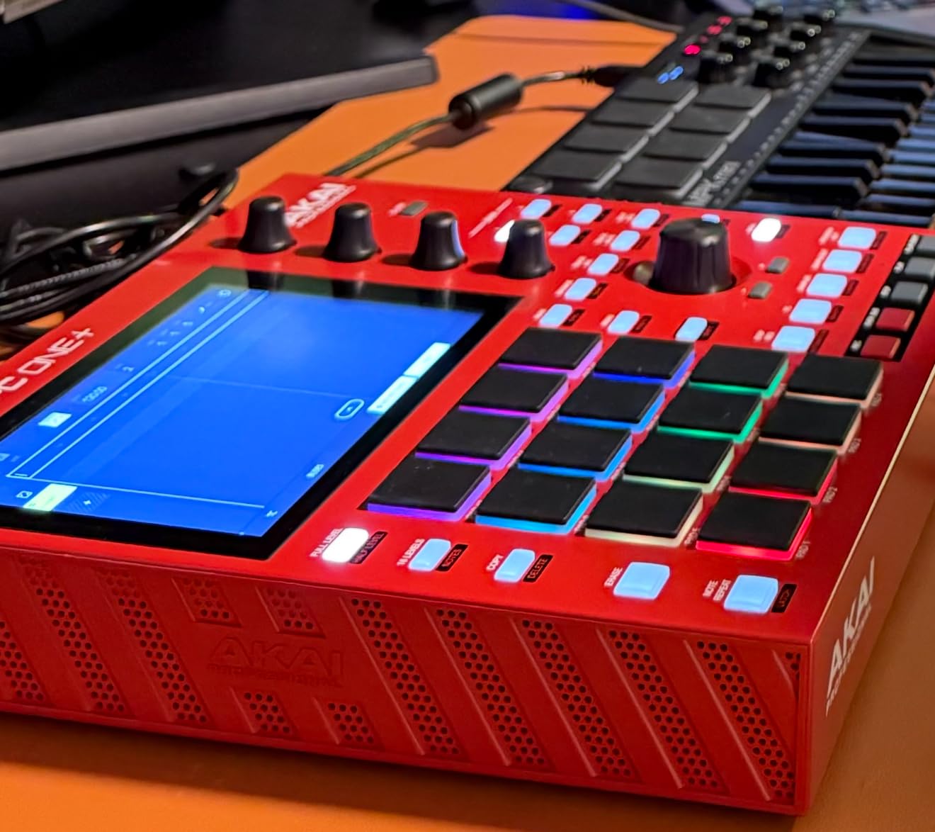 MPC One+ Standalone Drum Machine, Beat Maker and MIDI Controller with WiFi, Bluetooth, Drum Pads, Synth Plug-ins, Touchscreen, and Native Instruments Integration customer photo 2