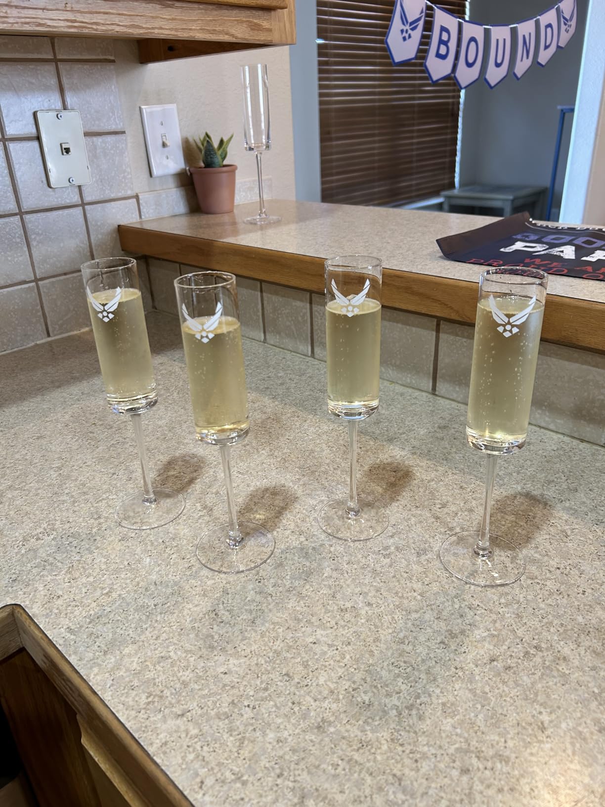 BACLIFE Crystal Champagne Flutes Set of 6 - Hand Blown Champagne Glasses With Long Stem - 6.5 oz Elegant Sparkling Wine Stemware - Unique Gift for Mother's Day,Birthday,Wedding - Clear customer photo 2