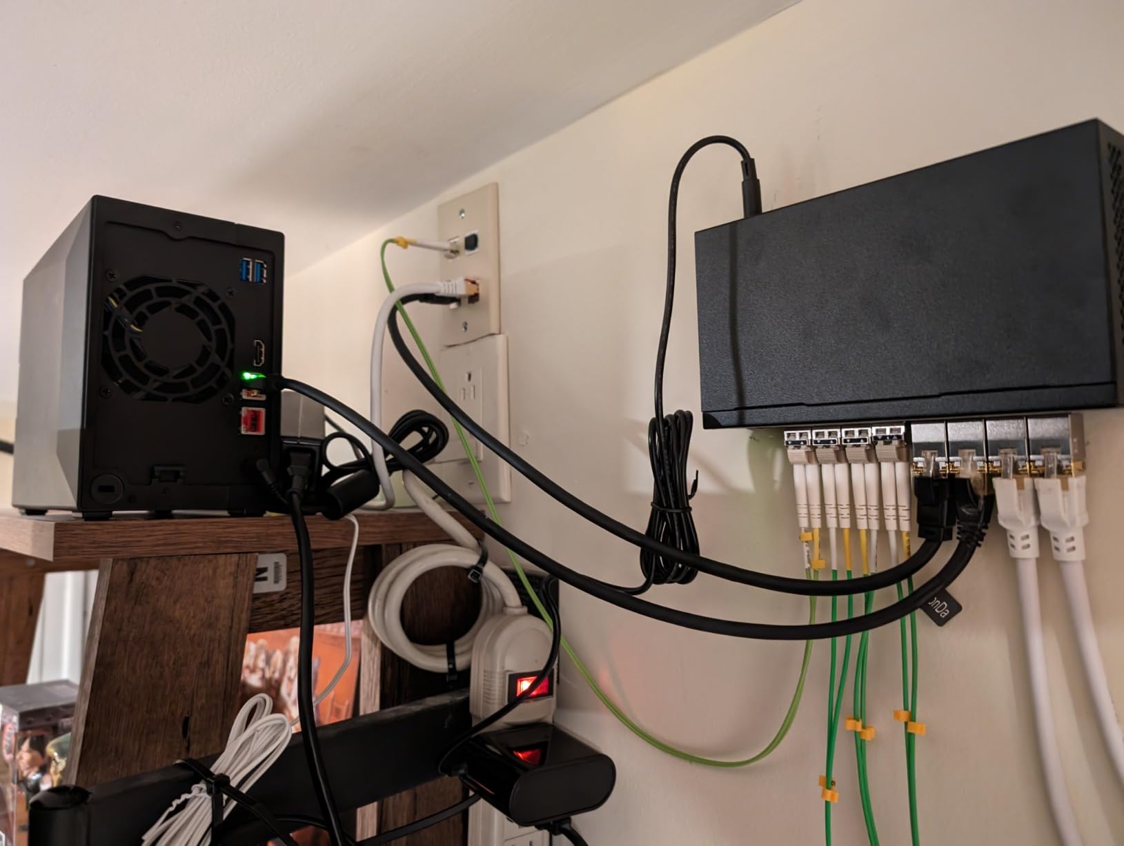 Asustor AS5402T, 2 Bay NAS, Intel Quad-Core 2.0GHz CPU, 4X M.2 NVMe SSD Slots customer photo 1