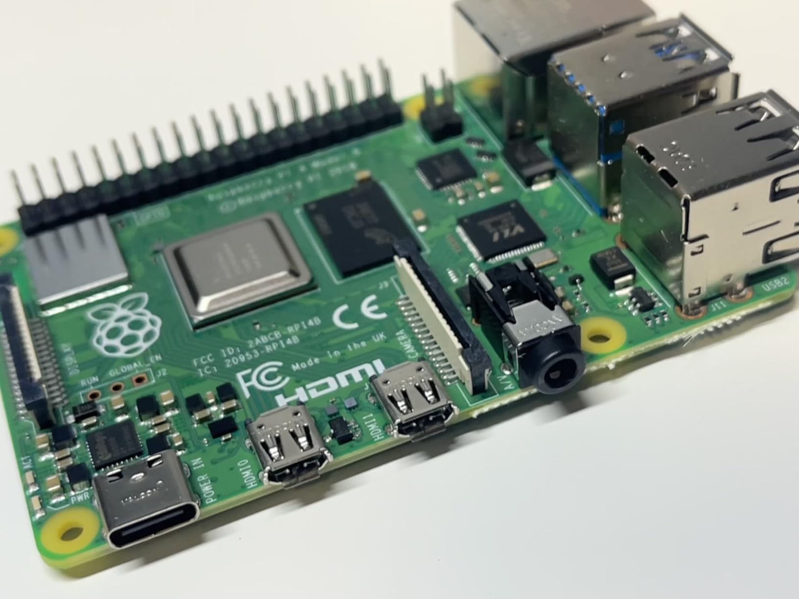 RasTech Raspberry Pi 4 4GB Starter Kit with Pi 4 4GB Board, 32GB Card 4 Copper Heatsink 2 HD Out Cable 5V 3A Power Supply with ON/Off Case Cooling Fan Card Reader Screwdriver customer photo 2