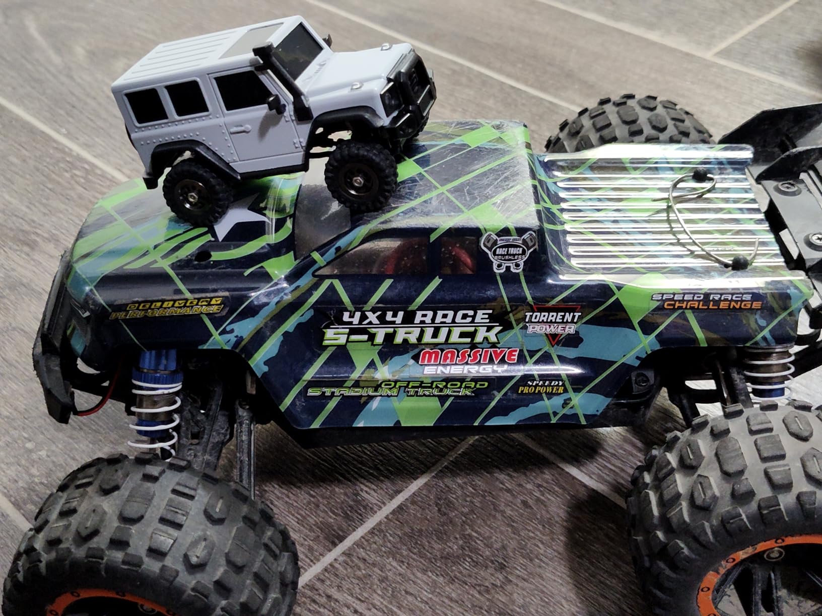 LDARC 1:43 Scale Mini RC Crawler RTR RC Rock Truck 4x4 2.4GHZ Hobby Grade Remote Control Car Model Vehicle RC Buggy, Comes with a DIY Replaceable Body Shell(Desert Yellow) customer photo 2