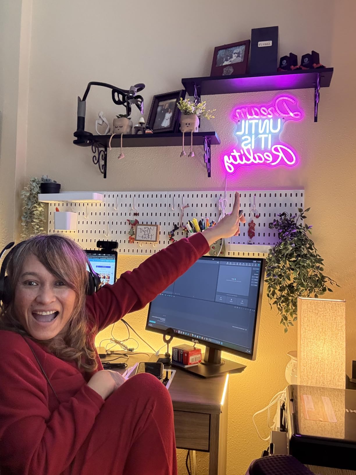 Horseneon The Future is Yours to Create Neon Led Sign, Letters Neon Signs for Wall Decor, Warm White Classroom Neon Light Sign with USB Powered for Classroom Bedroom, Windows, Living Room, Office, Children's Room customer photo 1
