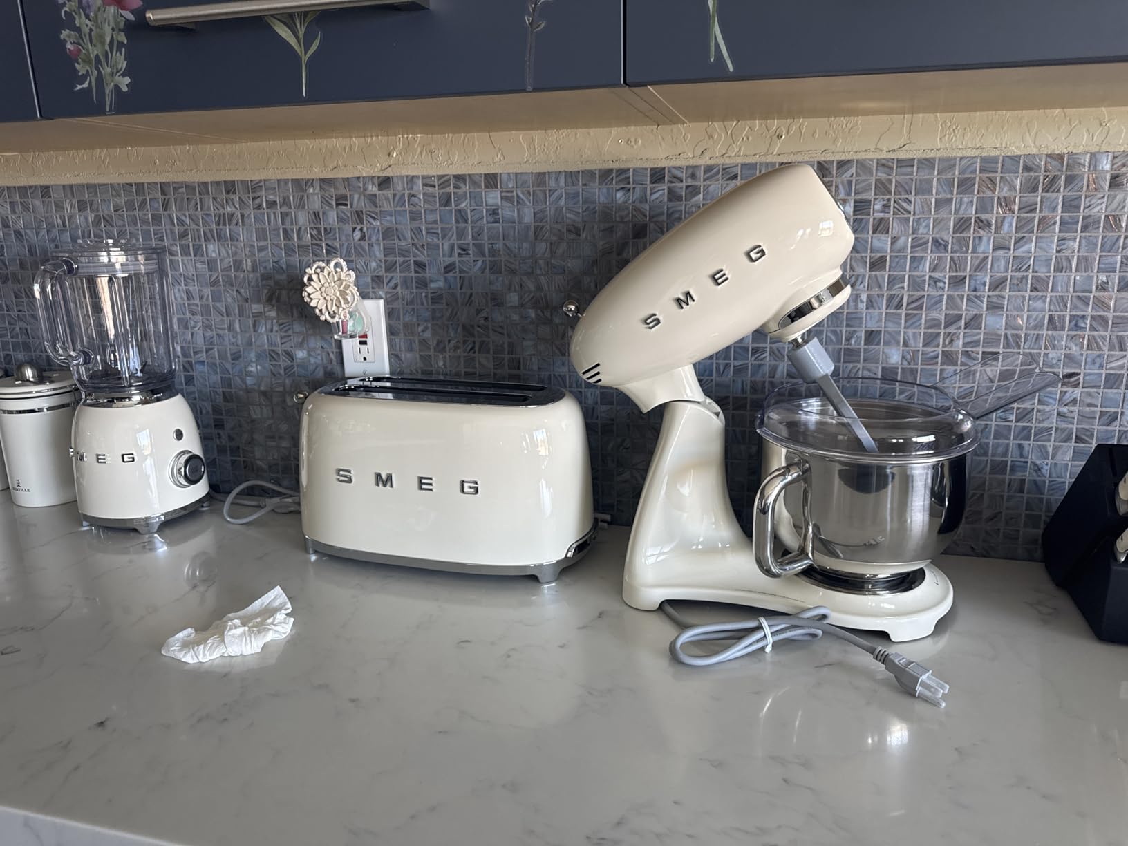 SMEG SMF03 Stand Mixer - 5 Qt Tilt-Head Mixer with Stainless Steel Bowl, 10 Speeds, Retro 50s Vintage Style - Pastel Green customer photo 2