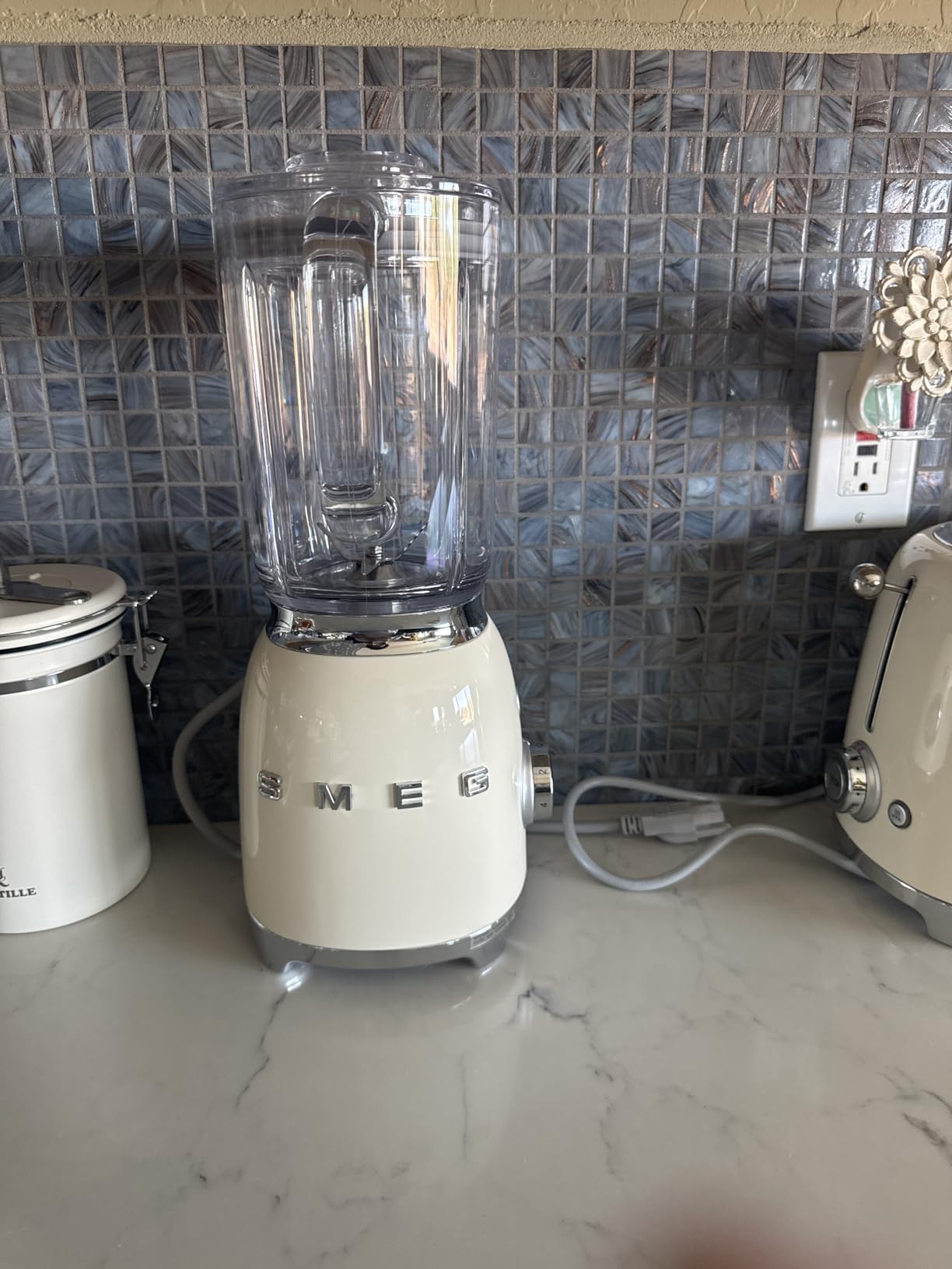SMEG BLF03 Retro Style Blender - 600W Countertop Blender with 48 oz BPA-Free Jug, 3 Speeds + Pulse, Ice Crush & Smoothie Functions - 50s-Inspired Design-Pastel Green customer photo 1