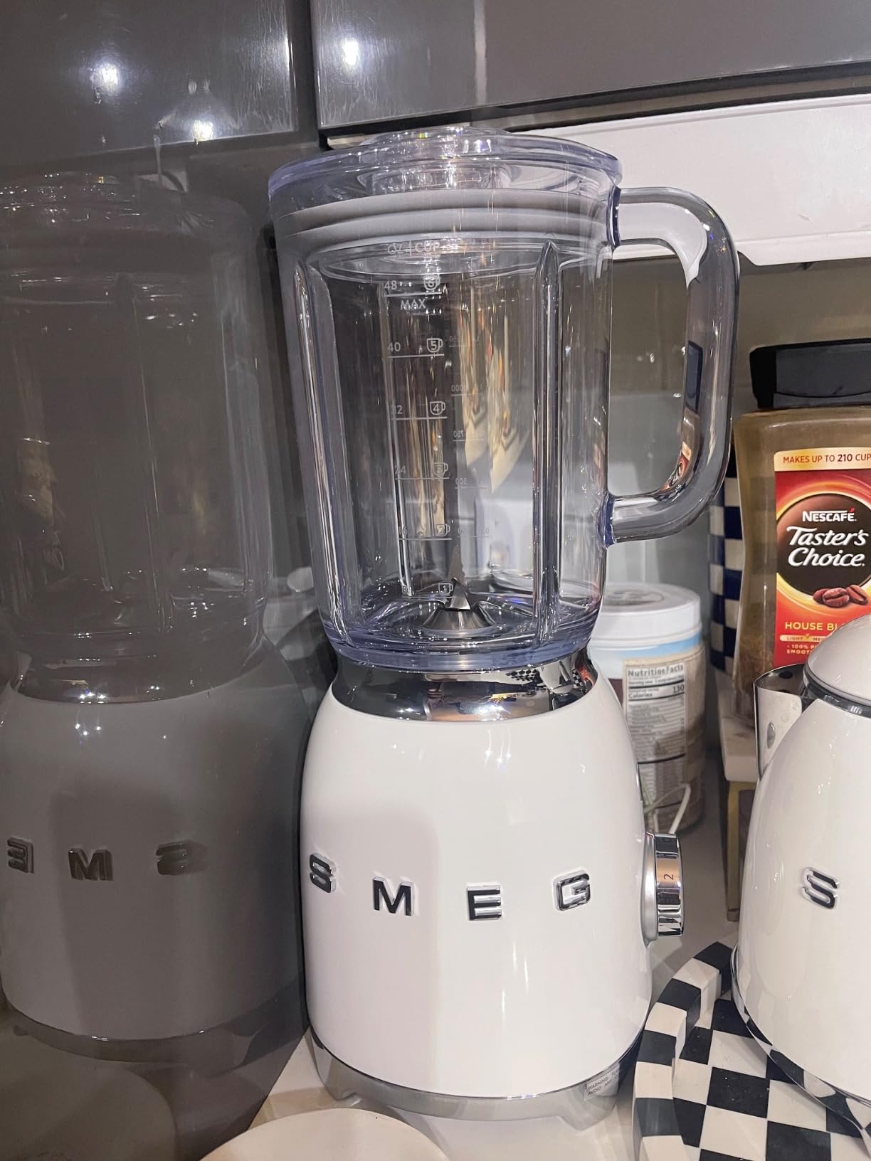 SMEG BLF03 Retro Style Blender - 600W Countertop Blender with 48 oz BPA-Free Jug, 3 Speeds + Pulse, Ice Crush & Smoothie Functions - 50s-Inspired Design-Pastel Green customer photo 2