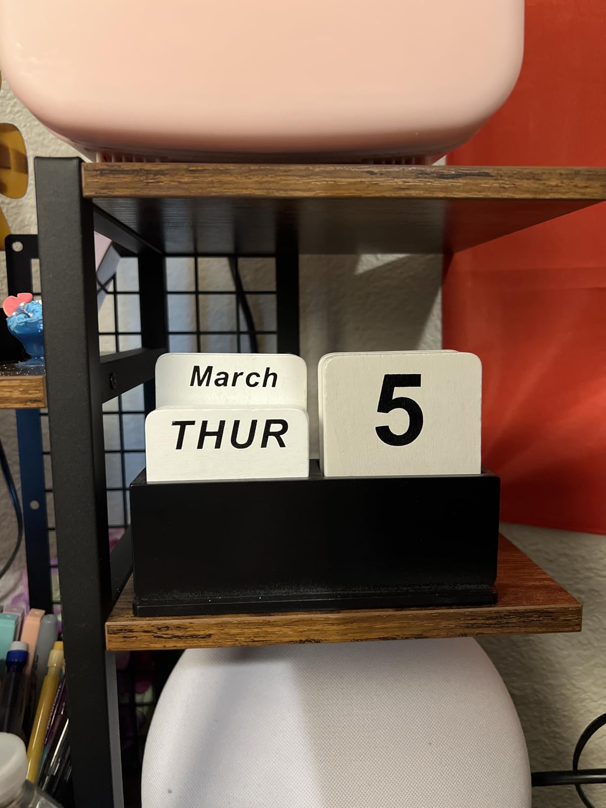 Wooden Block Perpetual Calendar for Desk, Daily Desktop Standing Flip Calendar with Large Display, Modern Farmhouse Aesthetic Desk Accessory for Home Office Decor, Reusable Yearly, Wood Grain customer photo 2