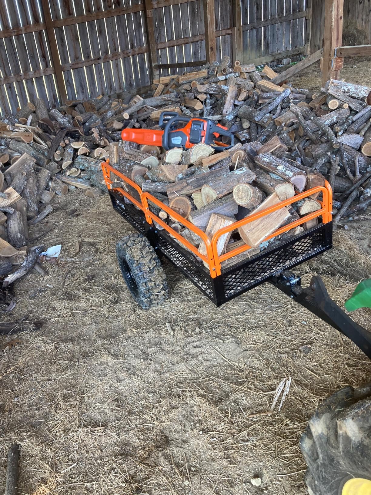 Husqvarna Power Axe 225i Battery Operated Chainsaw, 14-Inch with 4 Ah Battery and Charger Included customer photo 1