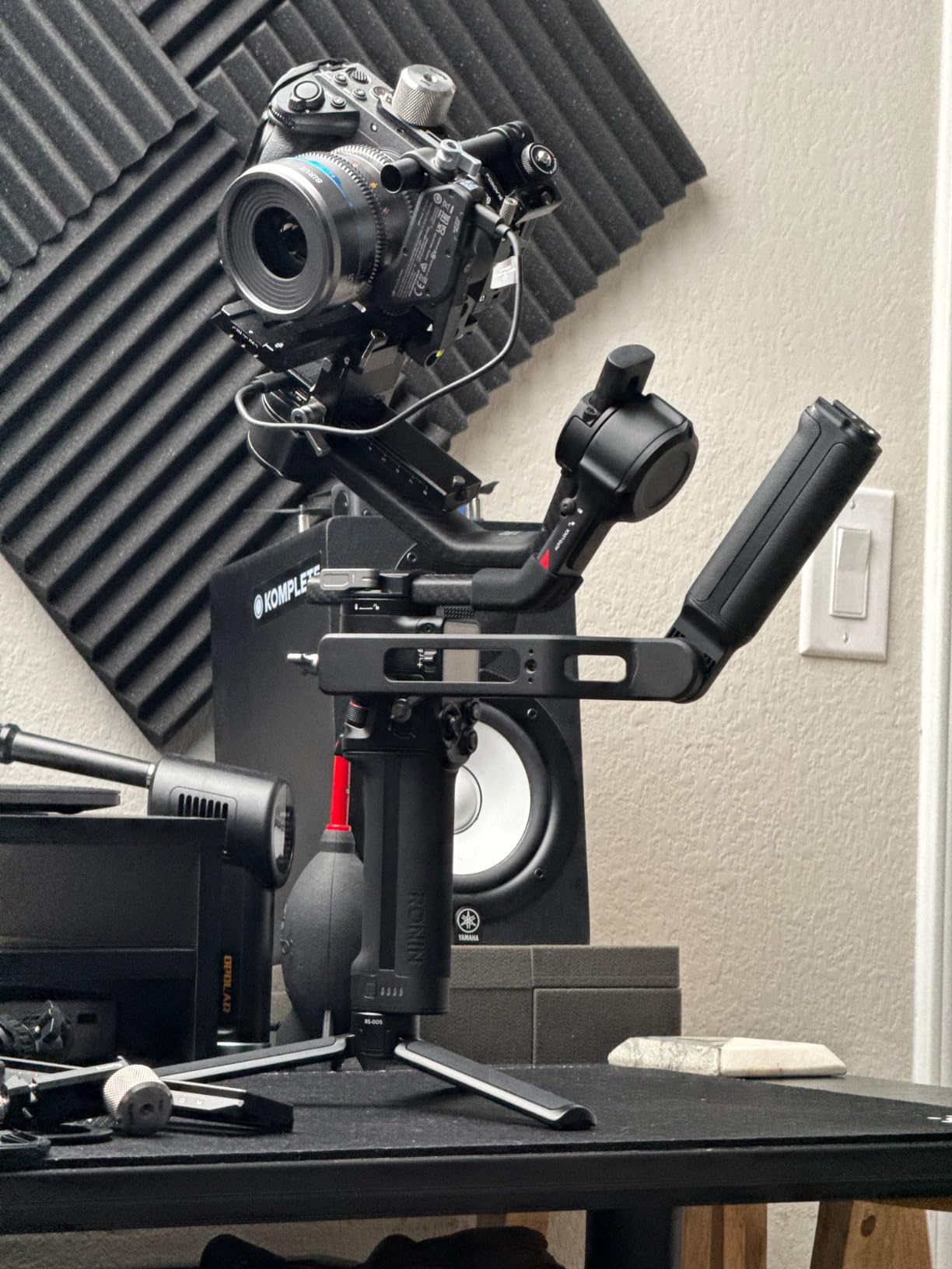 DJI RS 4 Pro Combo, 3-Axis Gimbal Stabilizer for Cameras for DSLR & Cinema Camera Stabilizer Canon/Sony/Panasonic/Nikon/Fujifilm, Native Vertical Shooting, 4.5kg/10lbs Payload customer photo 1