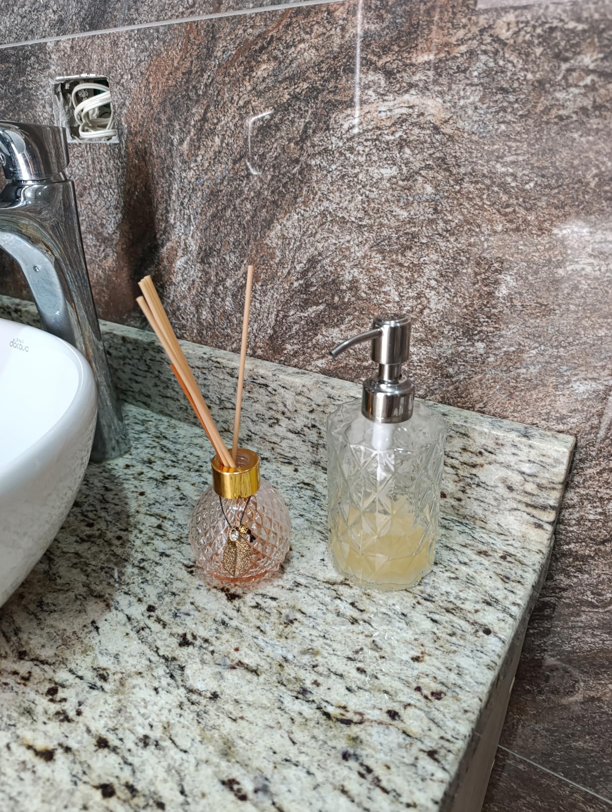 4-Piece Reed Diffuser Set with Metal Golden Decoration, 3.5-4.2oz Empty Bottles and 20 Reed Sticks, Unique Design for Home and Office (4 Different Bottles) customer photo 1