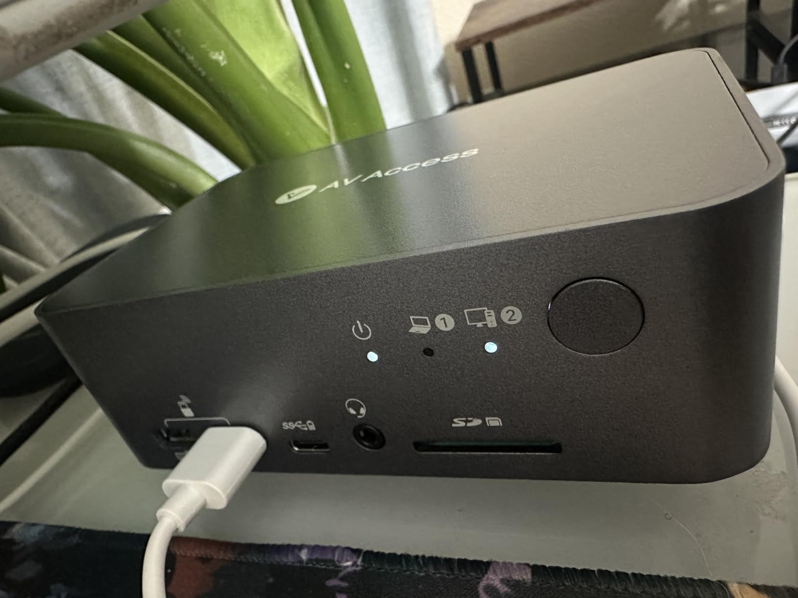 AV Access KVM Switch 2 Monitors 2 Computers with Ethernet, EDID, 4K@60Hz/2K@144Hz/1080P@240Hz, KVM Docking Station Dual Monitor for Laptop & Desktop, USB-C Charge, Aluminum, 3xUSB 3.0, Power Supply customer photo 2
