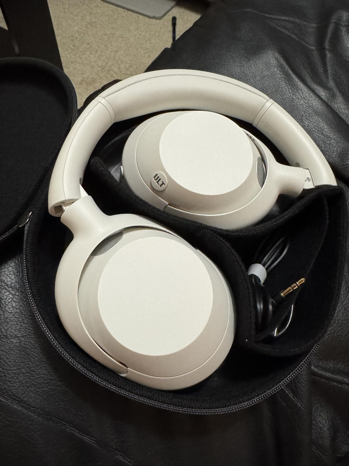 Sony ULT WEAR Over-Ear Noise Canceling Bluetooth Headphones with Alexa Built-in, Comfortable Design, 30-Hour Battery, Massive Bass, & Signature Noise Canceling Found in 1000X Series, Off White customer photo 1
