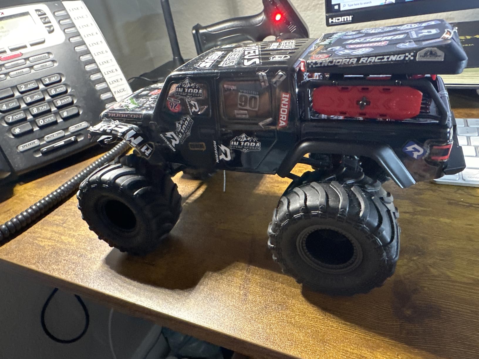 Axial RC Truck SCX24 Jeep Gladiator 4 Wheel Drive Rock Crawler Brushed RTR (Nothing Needed to Complete Ready-to-Run), Black, AXI00005V2T5 customer photo 2