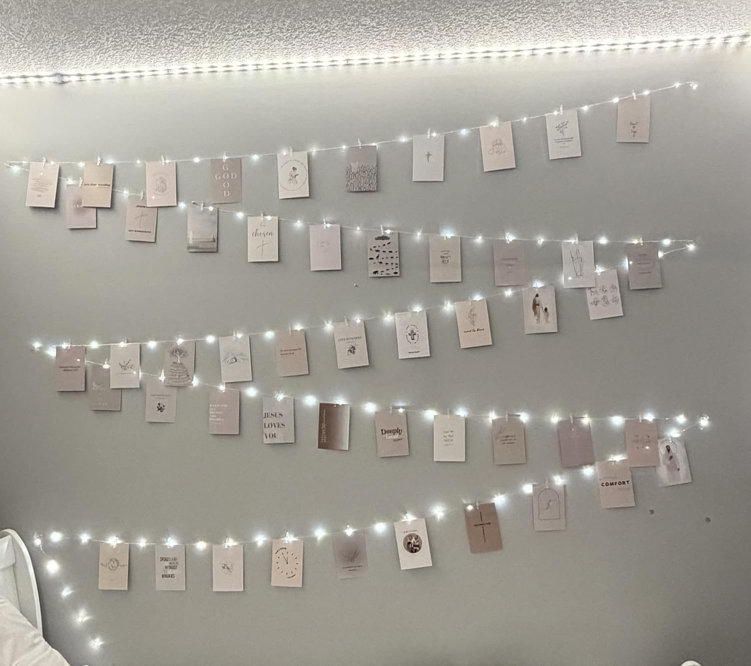 HXWEIYE 50LEDs Photo String Light, Warm White 16.4Ft Battery Powered Fairy Light with 52 Clear Clips & 10 Hooks on Wall for Hanging Picture Dorm Bedroom Party customer photo 1