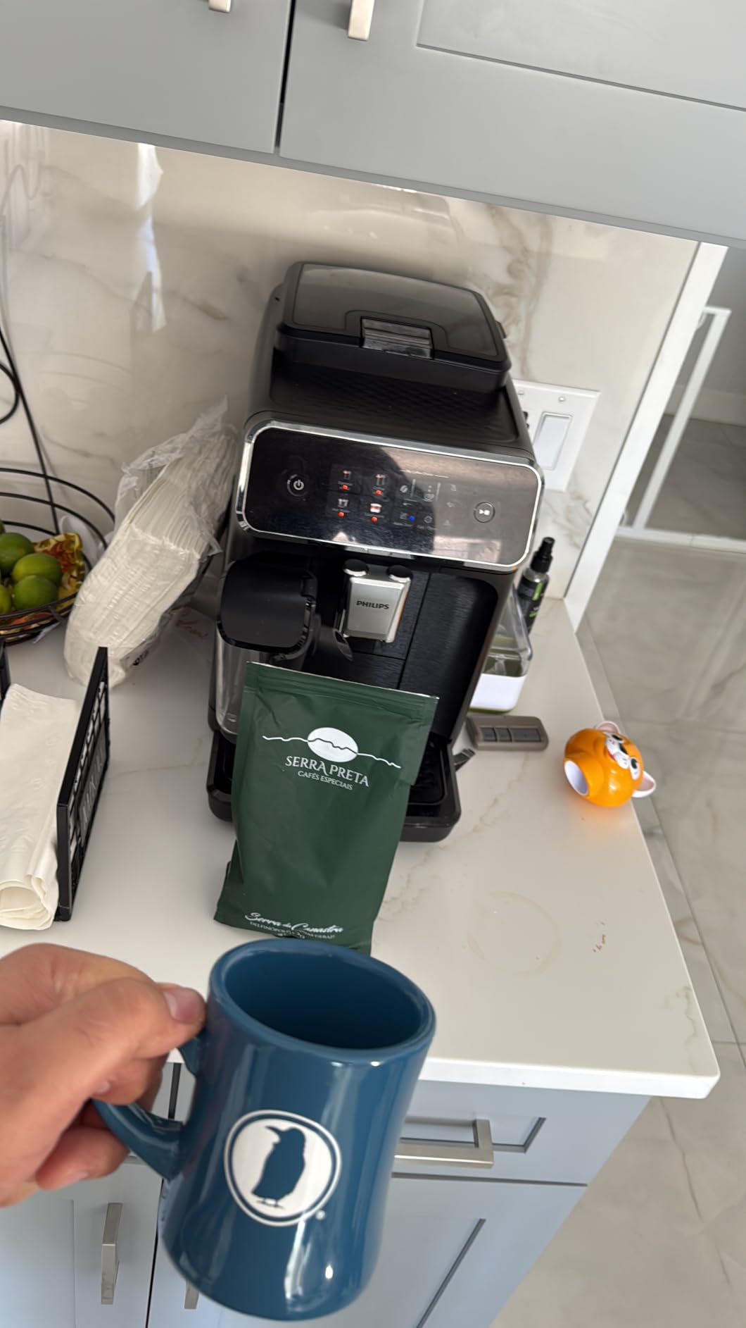 Philips 2300 Series Fully Automatic Espresso Machine with LatteGo milk system and integrated grinder, 4 Coffee Pre-Sets & Hot Water, 40% Quieter SilentBrew, 15-Bar Pressure, Matte Black (EP2330/10) customer photo 1