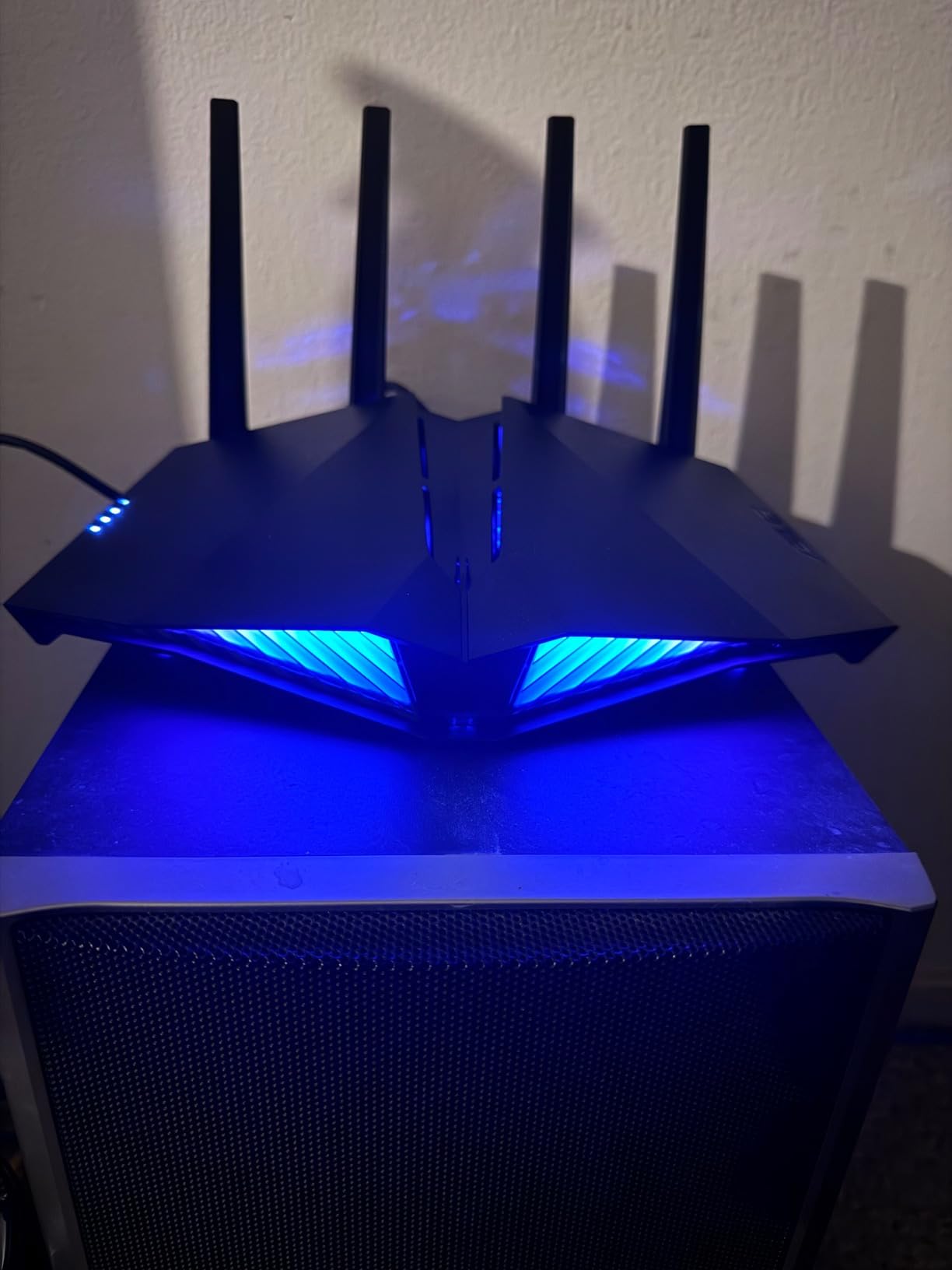 ASUS RT-BE82U Dual-Band WiFi 7 (802.11be) Smart AiMesh Extendable Router, 6500 Mbps, Five 2.5GbE Ports, 4096-QAM, Up to 3 SSIDs for IoT Devices, Parental Controls & VPNs, Advanced Network Security customer photo 1