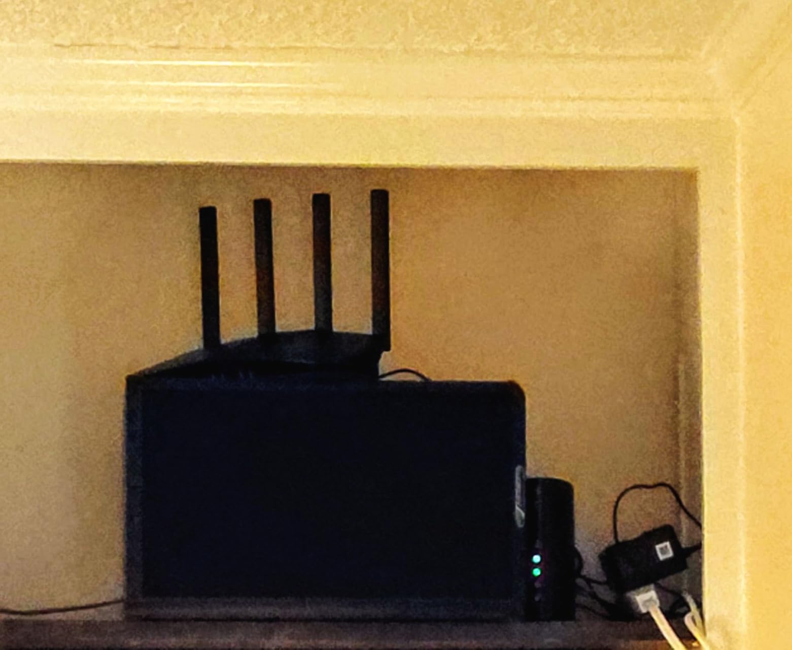 ASUS RT-BE82U Dual-Band WiFi 7 (802.11be) Smart AiMesh Extendable Router, 6500 Mbps, Five 2.5GbE Ports, 4096-QAM, Up to 3 SSIDs for IoT Devices, Parental Controls & VPNs, Advanced Network Security customer photo 2