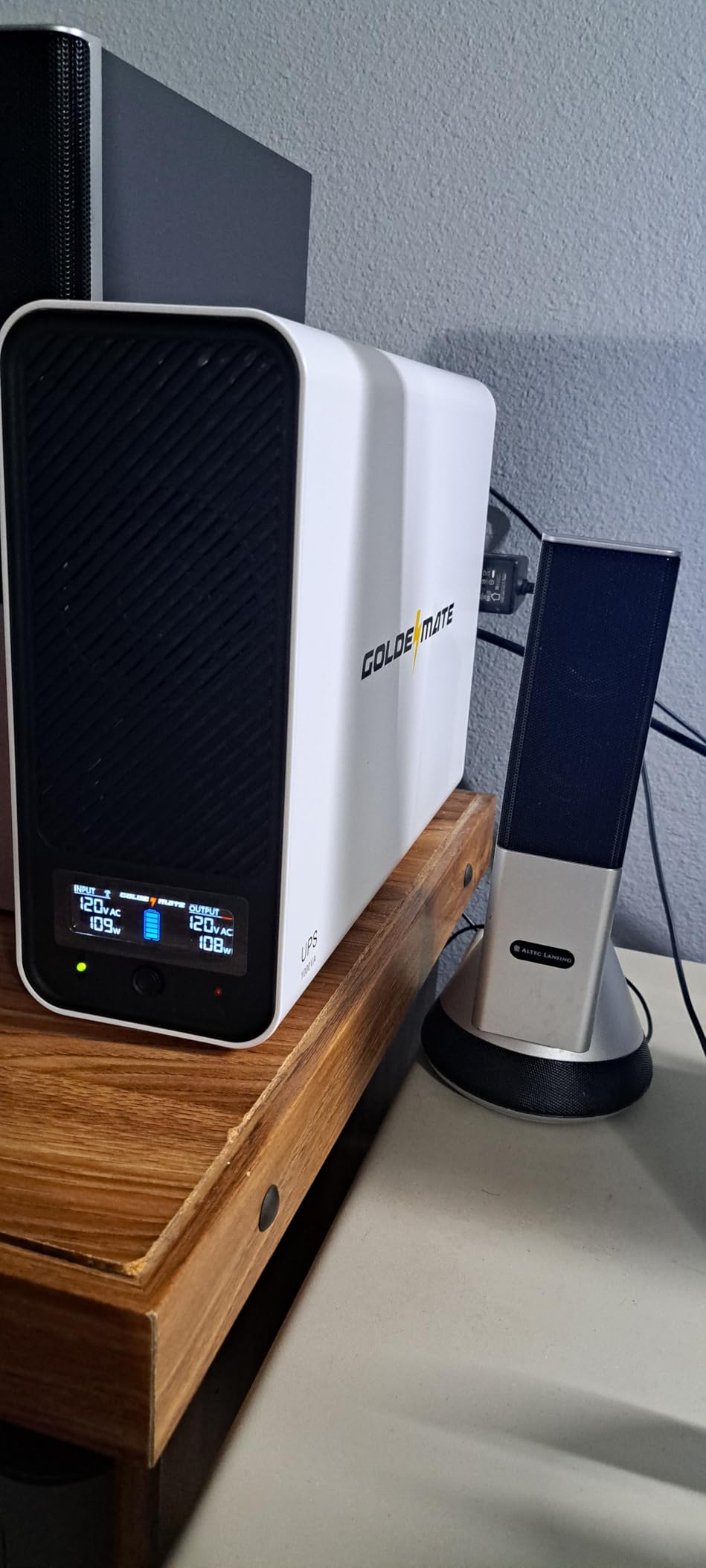 GOLDENMATE 1000VA/800W Lithium UPS Battery Backup and Surge Protector, Backup Battery Power Supply with LiFePO4 Batteries(230.4 Wh), Sinewave UPS System, 8 Outlets, LCD Display customer photo 2