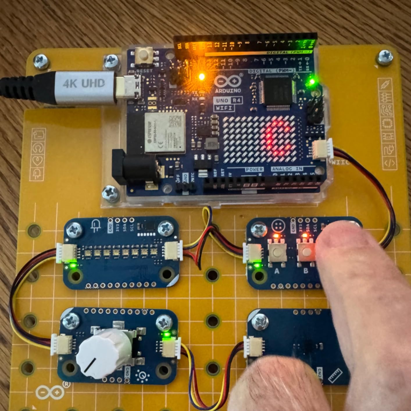 Arduino Official Plug and Make Kit [AKX00069] - Ultimate Starter Kit for Beginners | Build Connected Projects Easily | Fun & Educational Technology Kit for Learning Electronics & Coding customer photo 1