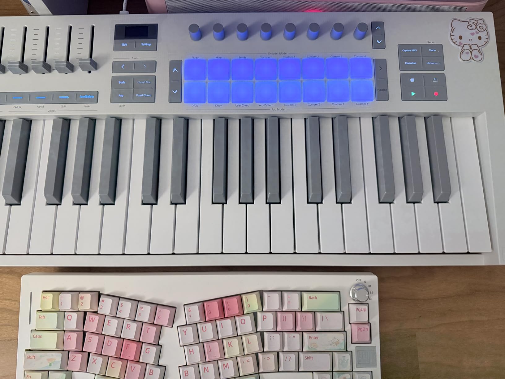 Novation Launchkey 61 MK4 - 61 key Semi-Weighted, USB, MIDI Keyboard Controller with DAW Integration. Chord & Scale Modes, 8 Drum Pads, & Arpeggiator - Includes Software Bundle for Music Production customer photo 1