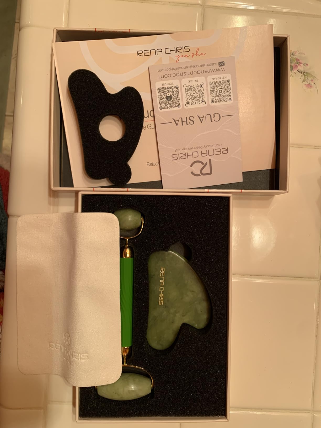 Rena Chris Gua Sha and Face Roller Set: Anti-Breakage Jade Roller for Long-Lasting Use, Jawline Sculpting and Puffiness Reducing, Gua Sha Facial Tools for Self Care Gift (Green) customer photo 2