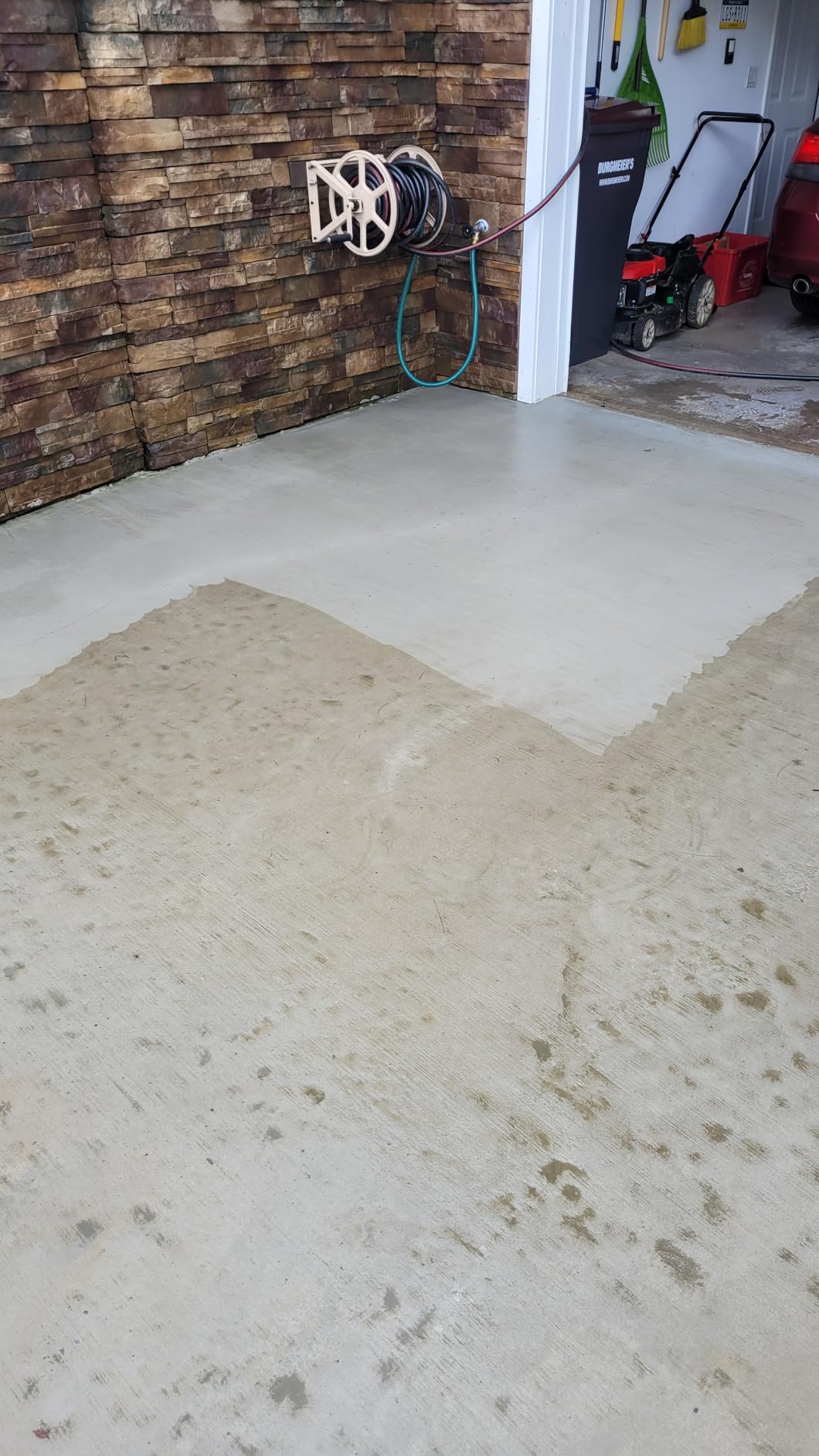 Greenworks 3000 PSI (2.0 GPM Max) Brushless Electric Pressure Washer (15, 25, 40, Turbo and Soap Nozzle) for Use On Decks, Fences, Driveways, Sidewalks, Siding & More. Heavy-Duty customer photo 2