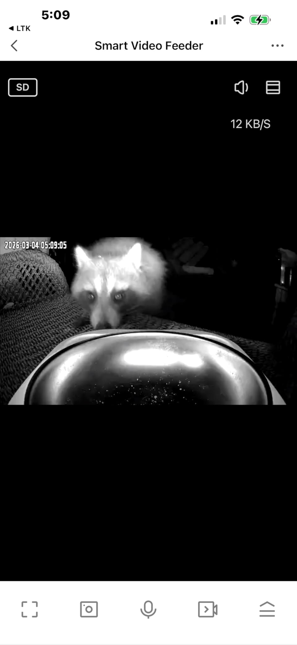 Frienhund Automatic Cat Feeder with 2K Camera: 5G WiFi Automatic Dog Feeder with Night Vision,Cat Food Dispenser with 7L Large Food Storage Container for Multiple Pet,Detachable for Easy Clean -29 Cup customer photo 2