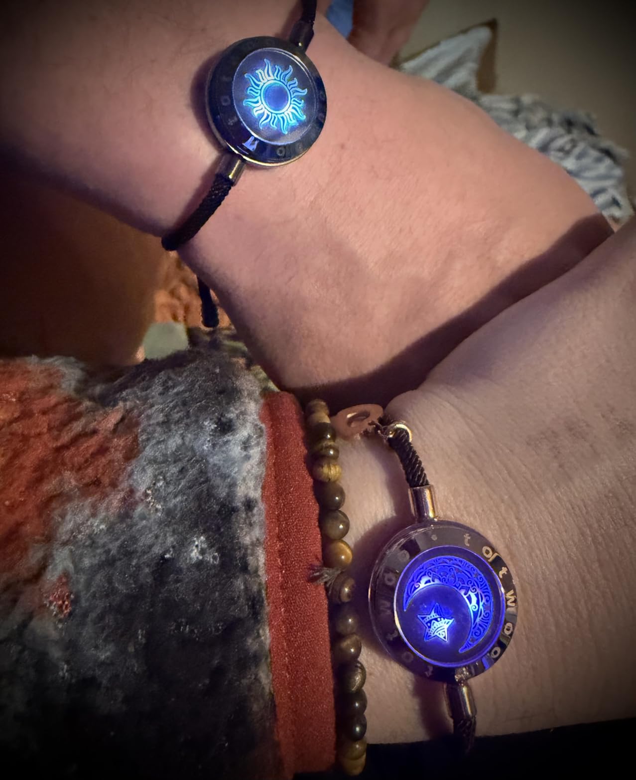 TOTWOO Long Distance Touch Bracelets for Couples, Smart Light & Vibration Love Jewelry, Long Distance Valentines Day Gifts for Him Her Women Men, One-to-One Bluetooth Pairing via App customer photo 1
