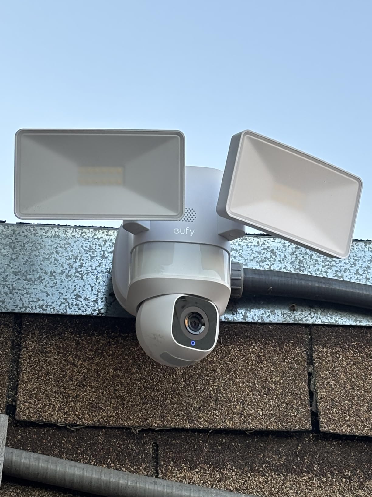 eufy Security Floodlight Camera E30, Security Camera Outdoor, 360° Pan and Tilt, AI Detection and Tracking, 2K Video, 2.4GHz Wi-Fi, 2,000 Lumens, Built-in Siren, 24/7 Recording, No Monthly Fee customer photo 2