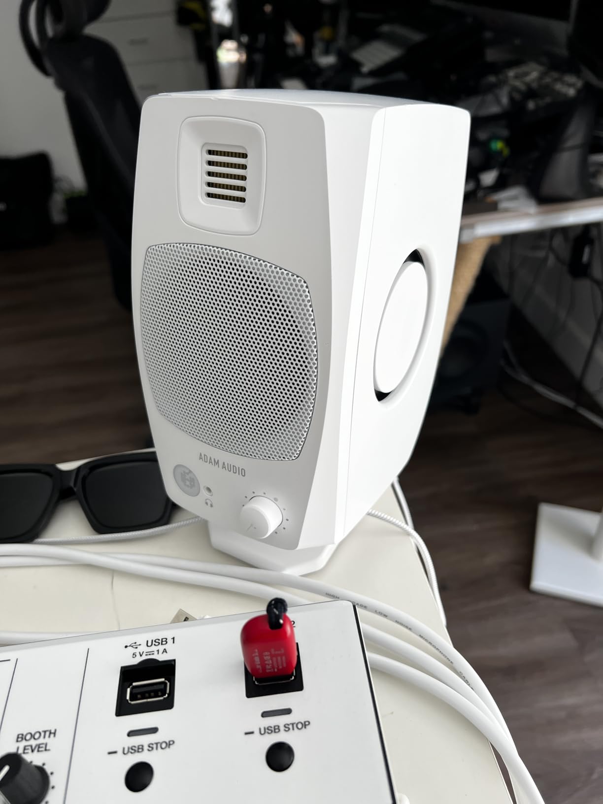 ADAM Audio D3V Active Desktop Monitoring System with USB-C Connection (Pair, Black) customer photo 2