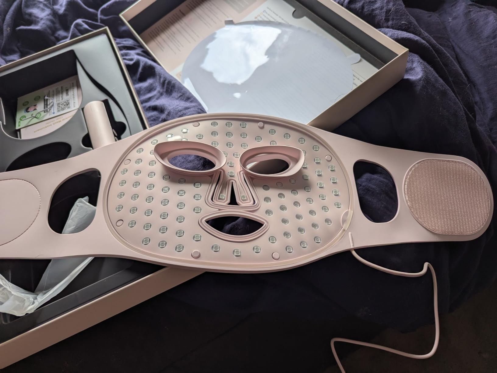 LED Face Mask Light Therapy, 4 Modes Portable Red Light Therapy for Face, 2000mAh Rechargeable Remote, Blue, Orange, 850NM Infrared & Red Light Mask, 400 LEDs customer photo 1