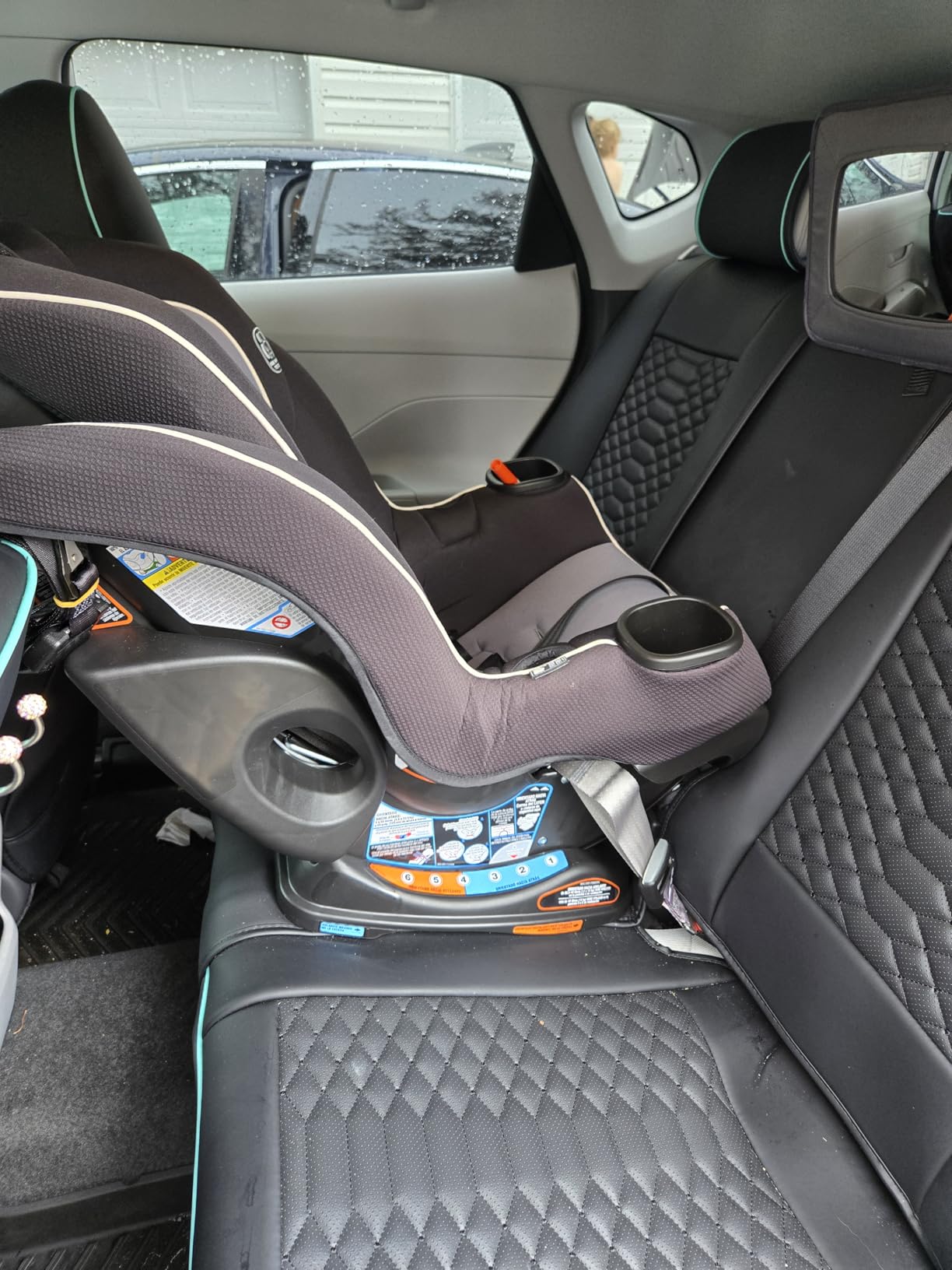 Graco Extend2Fit Convertible Baby Car Seat, Rear and Forward Facing, Adjustable Extension Panel for Extra Legroom, Gotham customer photo 2