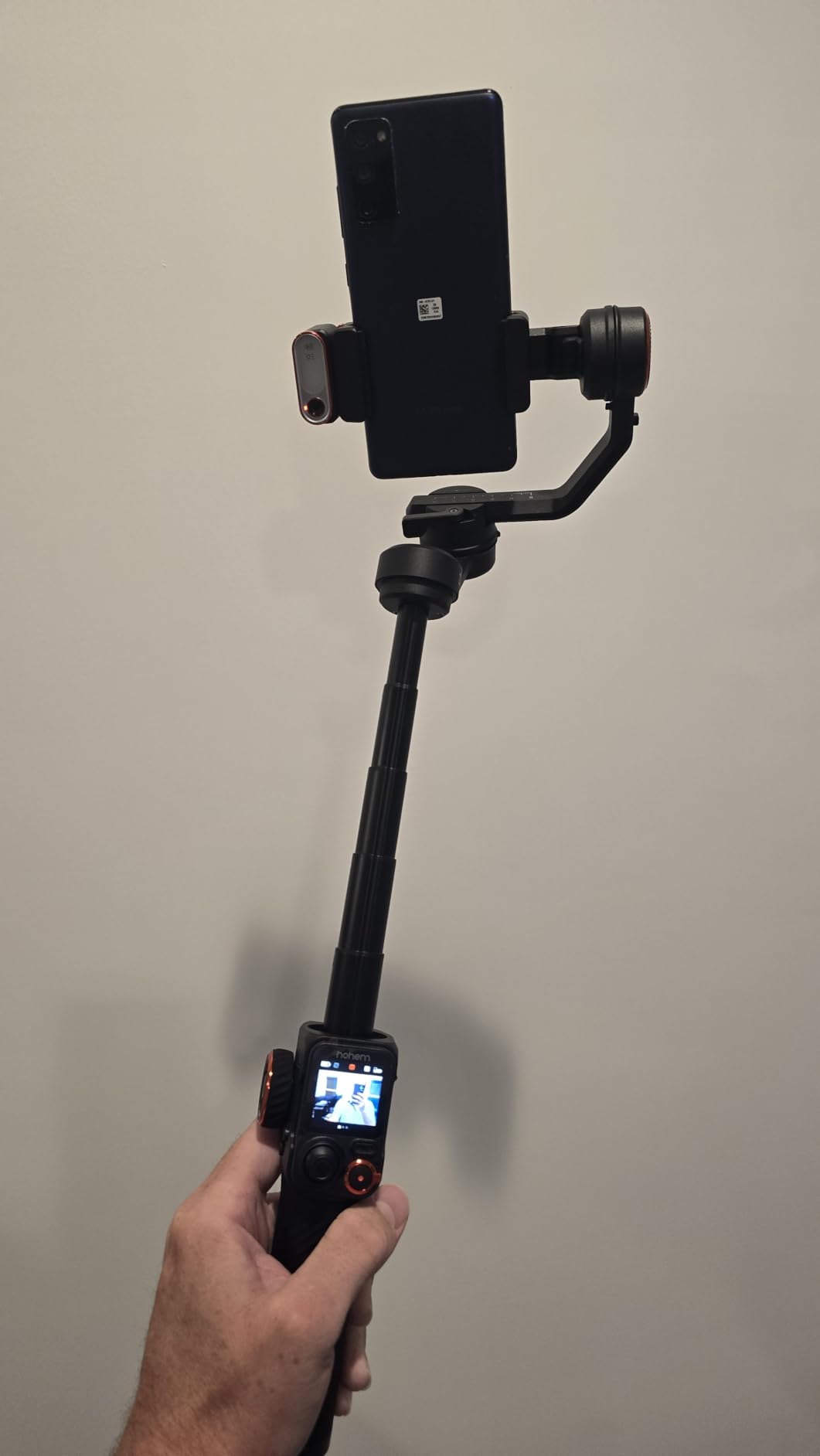 Hohem iSteady M7 Gimbal Stabilizer for Smartphone, Magnetic AI Tracker Fill Light, Detachable Touchscreen Remote Controller, Built-in Extension Rod, 500g Payload customer photo 2