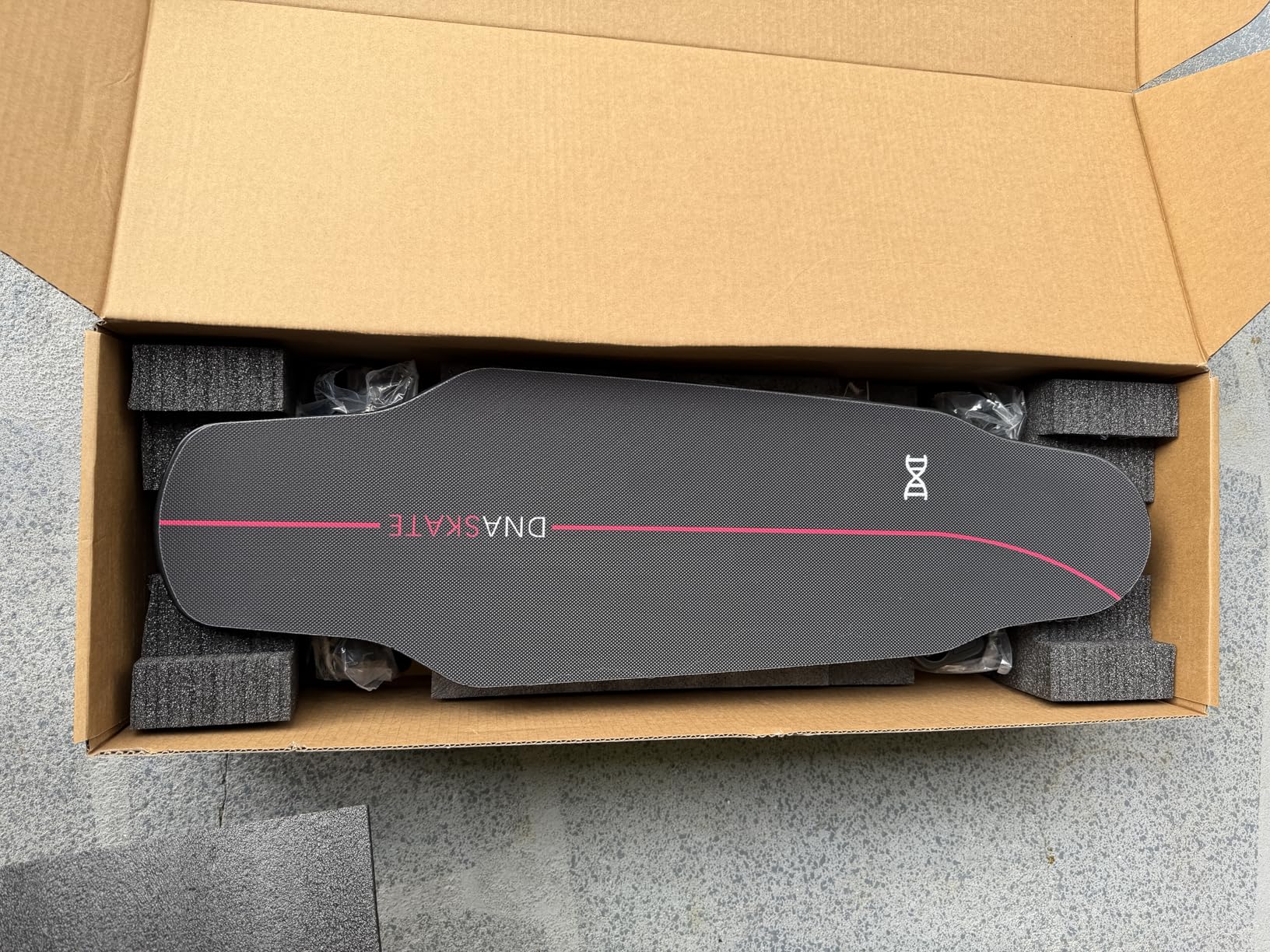 M8 Electric Skateboard with Remote, 15 Mph Top Speed, 9 Miles Range, 400 Hub-Motor, Skateboard for Adults & Teens customer photo 2