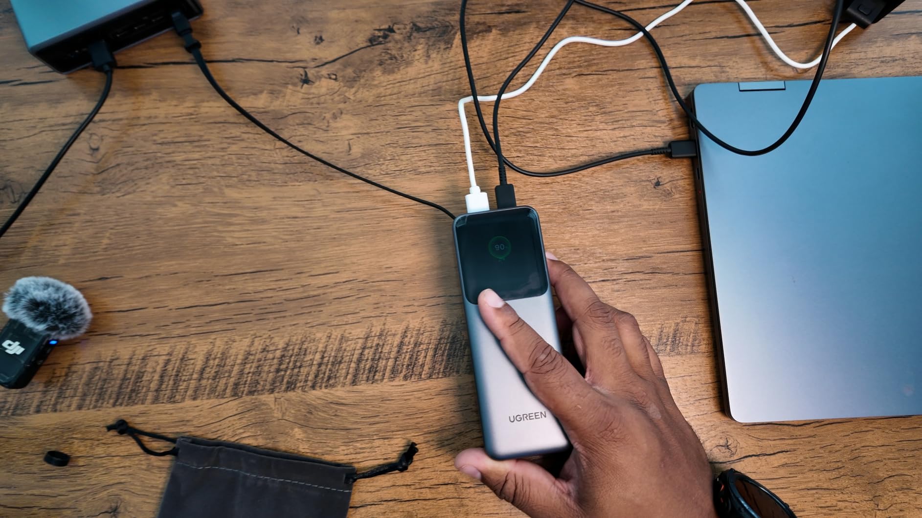 UGREEN Nexode Power Bank 20000mAh 165W with Built-in USB C Cable Laptop Travel Portable Charger, 100W Input, Fast Charging for MacBook Pro/Air/iPhone 17/16/iPad Pro/Galaxy S26 Ultra/Dell/HP and More customer photo 1