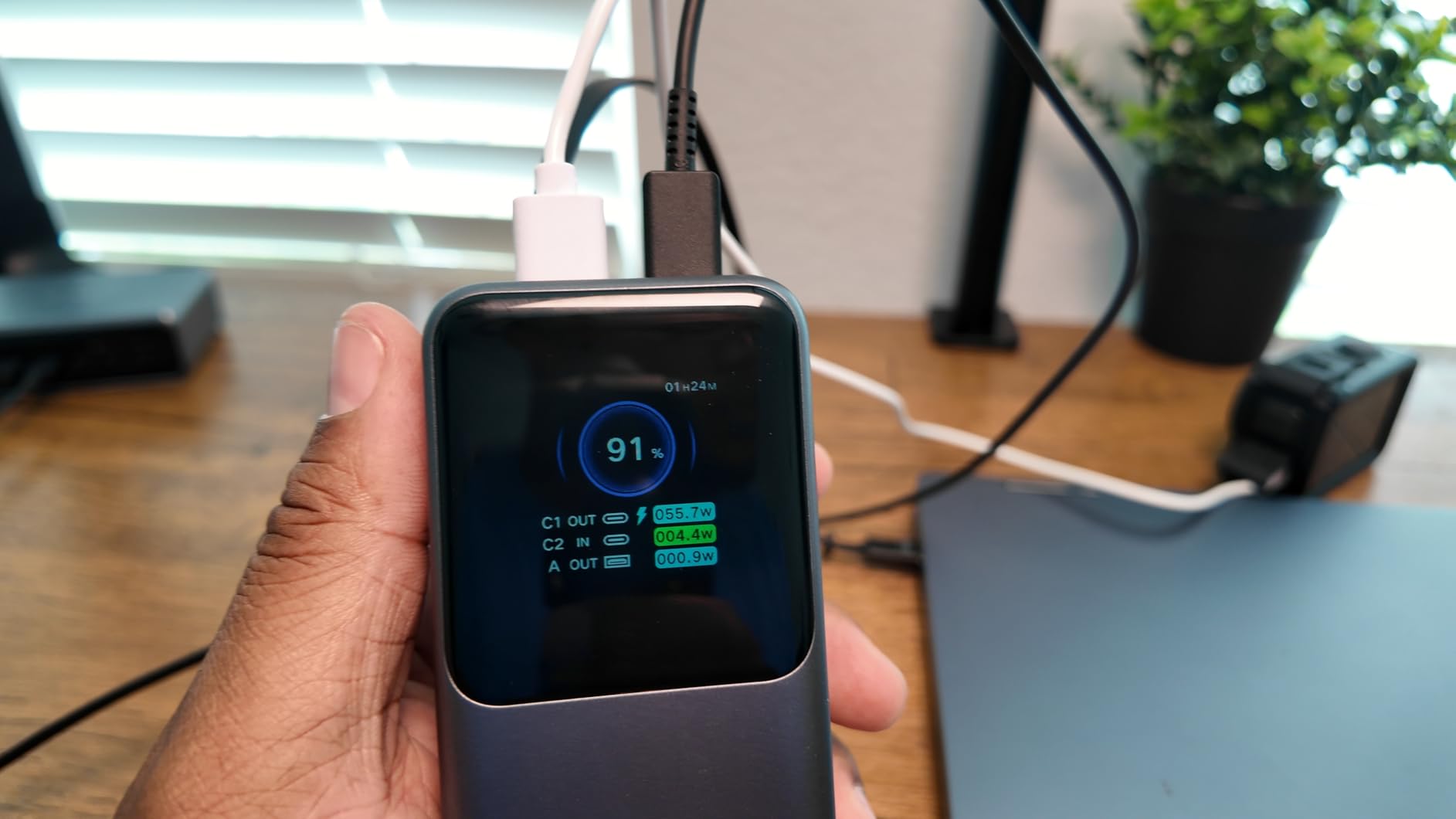 UGREEN Nexode Power Bank 20000mAh 165W with Built-in USB C Cable Laptop Travel Portable Charger, 100W Input, Fast Charging for MacBook Pro/Air/iPhone 17/16/iPad Pro/Galaxy S26 Ultra/Dell/HP and More customer photo 2