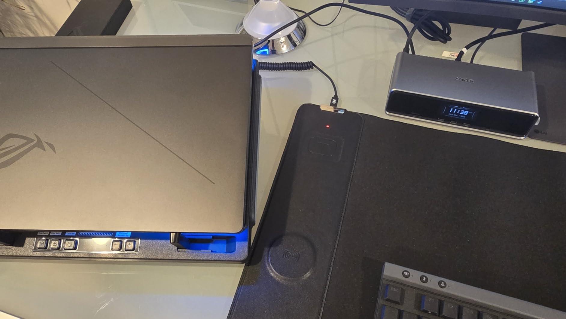 Anker Prime Docking Station (DL7400), 14-Port Triple Display with DisplayLink, 140W Max, Smart Display, Triple 4K 60Hz, Cooling Fan, for macOS and Windows (The Latest DisplayLink Driver Required) customer photo 2