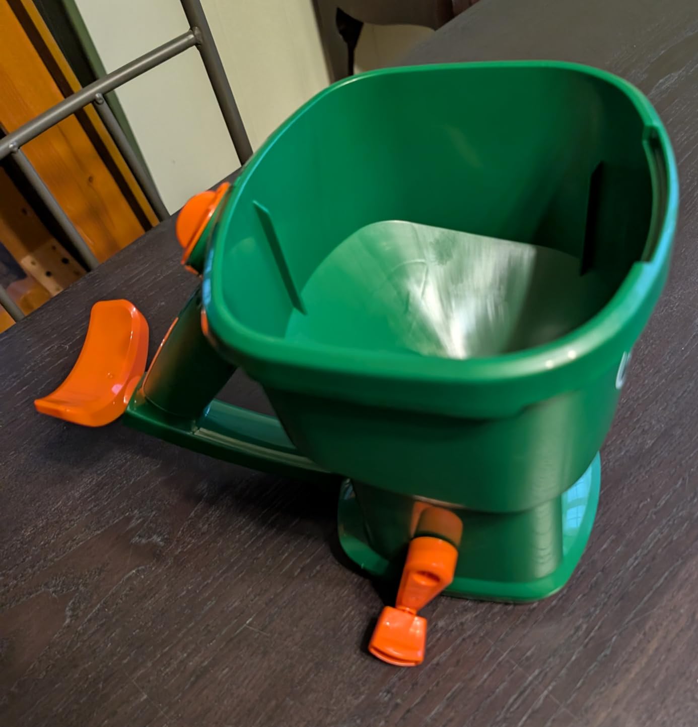 Scotts Whirl Hand-Powered Spreader - for Grass Seed, Lawn Fertilizers, Salt, and Ice Melt, Handheld Spreader Holds up to 1,500 sq. ft. of Product customer photo 1