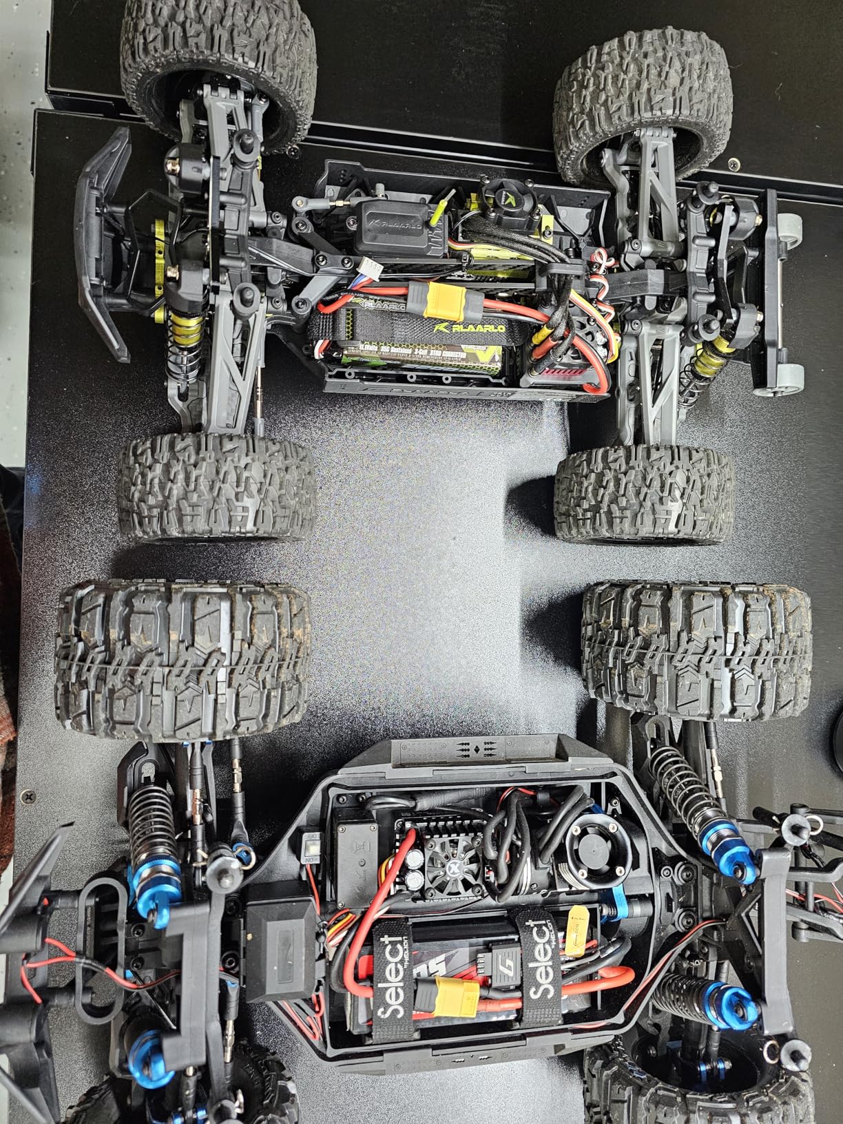 RIAARIO 1/10 Brushless RC Cars, Monster Truck, 50+ MPH, 4WD, Waterproof, Carbon Fiber, Black, Ages 8+ customer photo 2