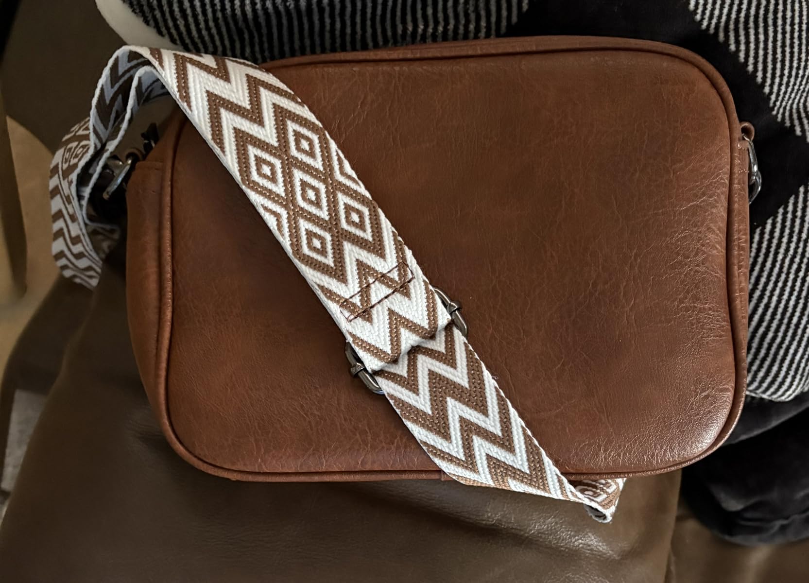 Crossbody Bags for Women Trendy,Vegan Leather Crossbody Purses for Women Small Shoulder Bag Handbags with Wide Strap customer photo 1