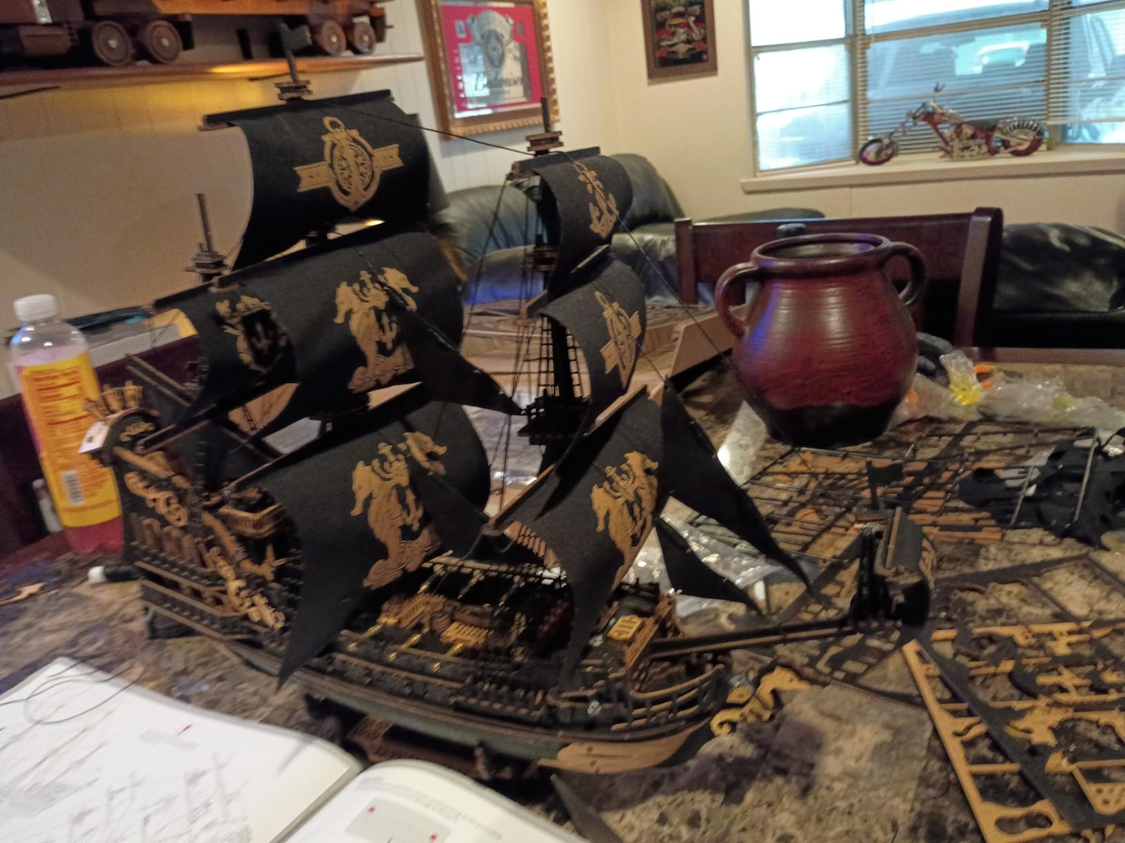 ROBOTIME Seahorse 3D Wooden Puzzles for Adults, Black Sailboat Model Kits for Boys and Men, Home Office Decor Gifts Pirate Ship Building (603 Pcs) customer photo 1