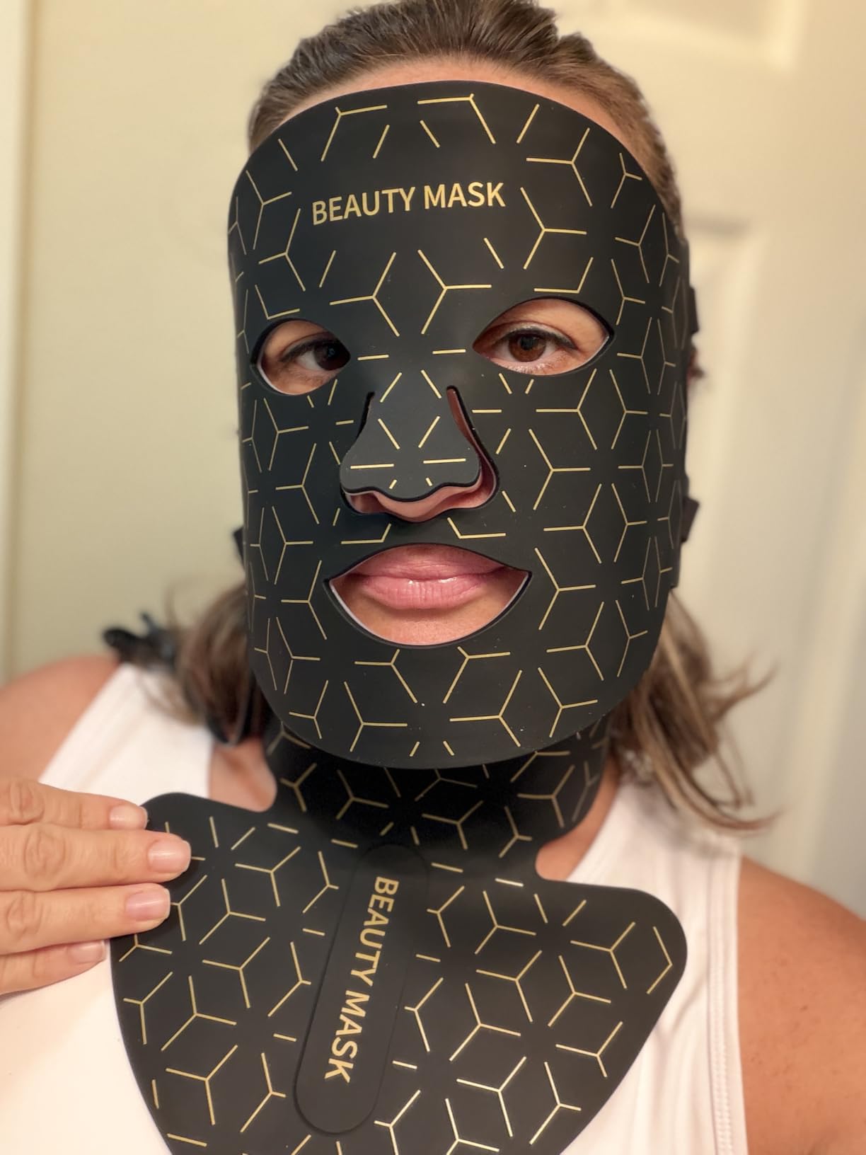 Red Light Therapy for Face & Neck, Red Light Mask with 850nm NIR, 7-1 Colors LED Light Therapy mask, Rechargeable LED Face & Neck Mask for Anti-Aging, Skin Firming & Radiant Glow at Home customer photo 2