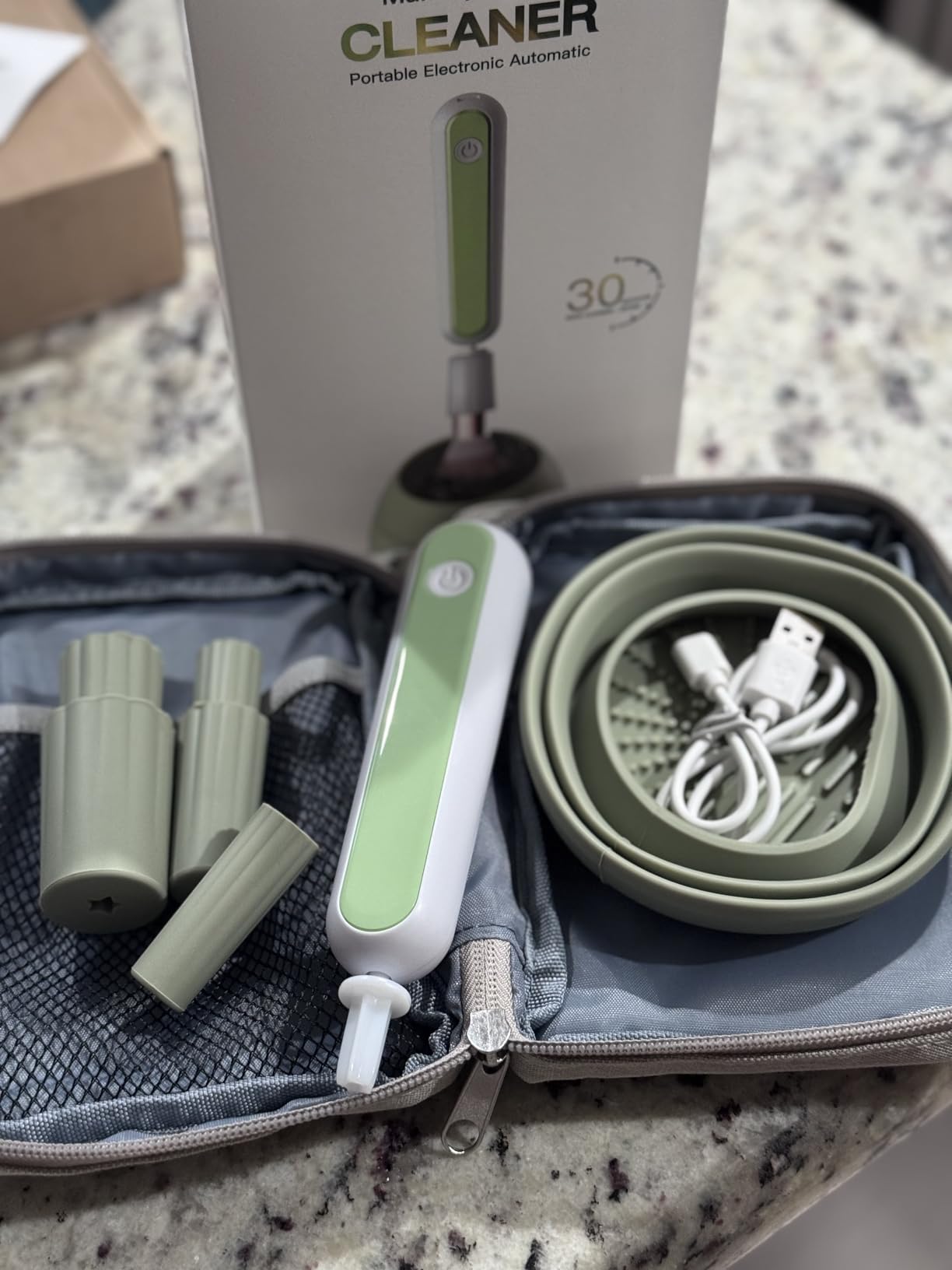 Electric Makeup Brush Cleaner Machine -15000RPM Fast Deep Cleaning and Dry Make Up Brushes Efficient Cleaning with Storage Cas, Portable Spinning Washer, Gift for Women-Green customer photo 1