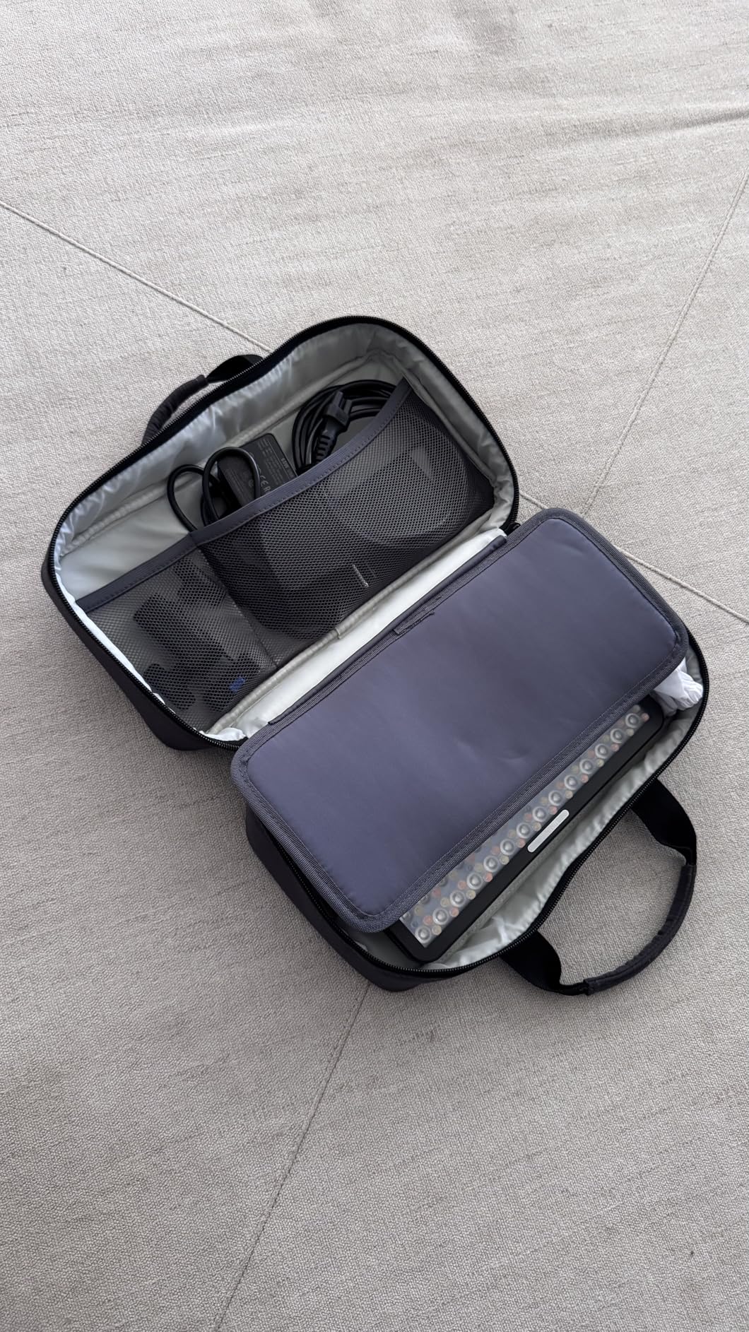 Amaran Pano 60c Kit Led Video Panel Light 60W RGBWW Full Color Lights, CCT 2,300K-10,000K, 12 Lighting Effects, App Control, Support USB-C PD, with Softboxes and Carrying Case customer photo 2