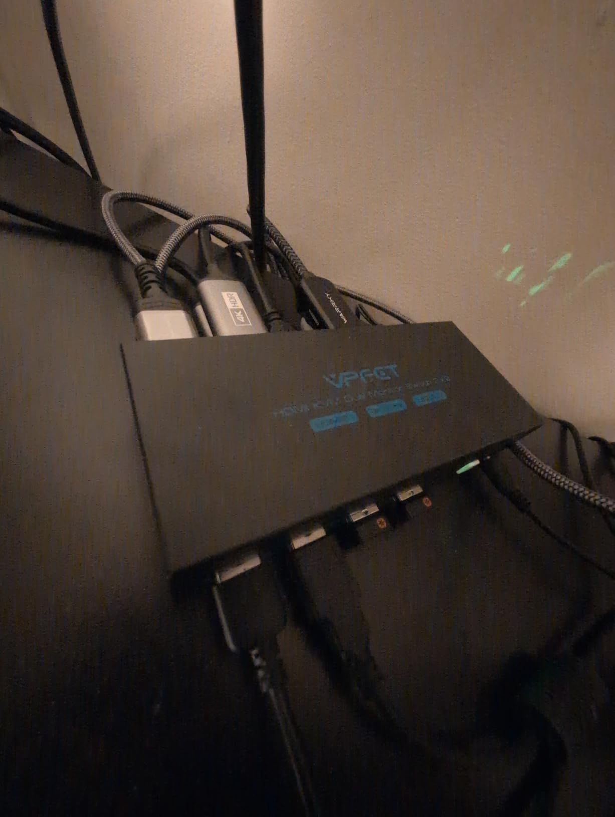 8K HDMI KVM Switch 2 Monitors 2 Computers Dual Monitor Support 8K@60Hz 4K@120Hz KVM Switcher PC Extended Display for 2 Port Share 4 USB 3.0 HUB Desktop Controller and 2 USB Cables Included customer photo 1