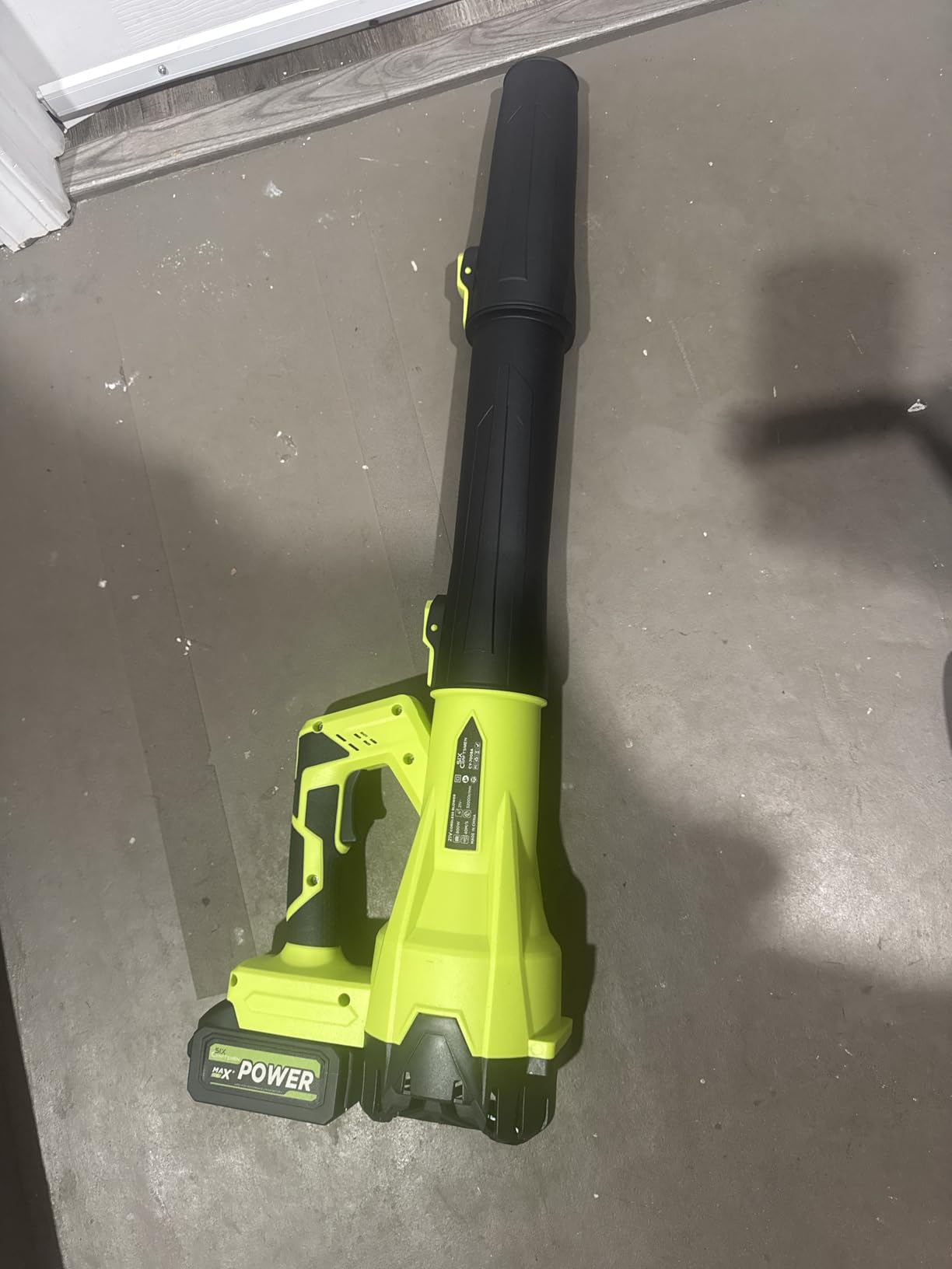 Leaf Blower Cordless, 21V Cordless Leaf Blower with 2x4.0Ah Batteries & Fast Charger, 6-Speed, Powerful Lightweight Electric Blower Kit for Lawn, Patio, Car Drying and Light Snow, Lightweight Handheld customer photo 1