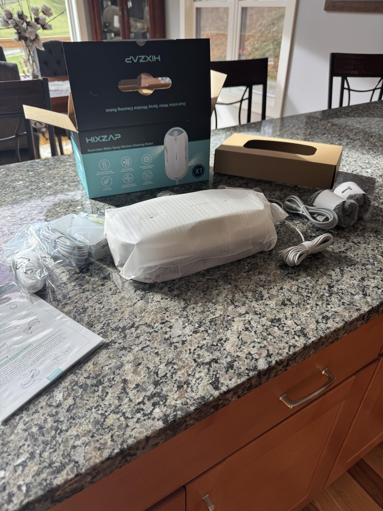 Smart Window Cleaning Robot with bidirectional ultrasonic Spray & 85ml Tank - Automatic Edge Detection, 2400-3200pa Strong Suction, Anti-Drop Protection for Glass Cleaning customer photo 1