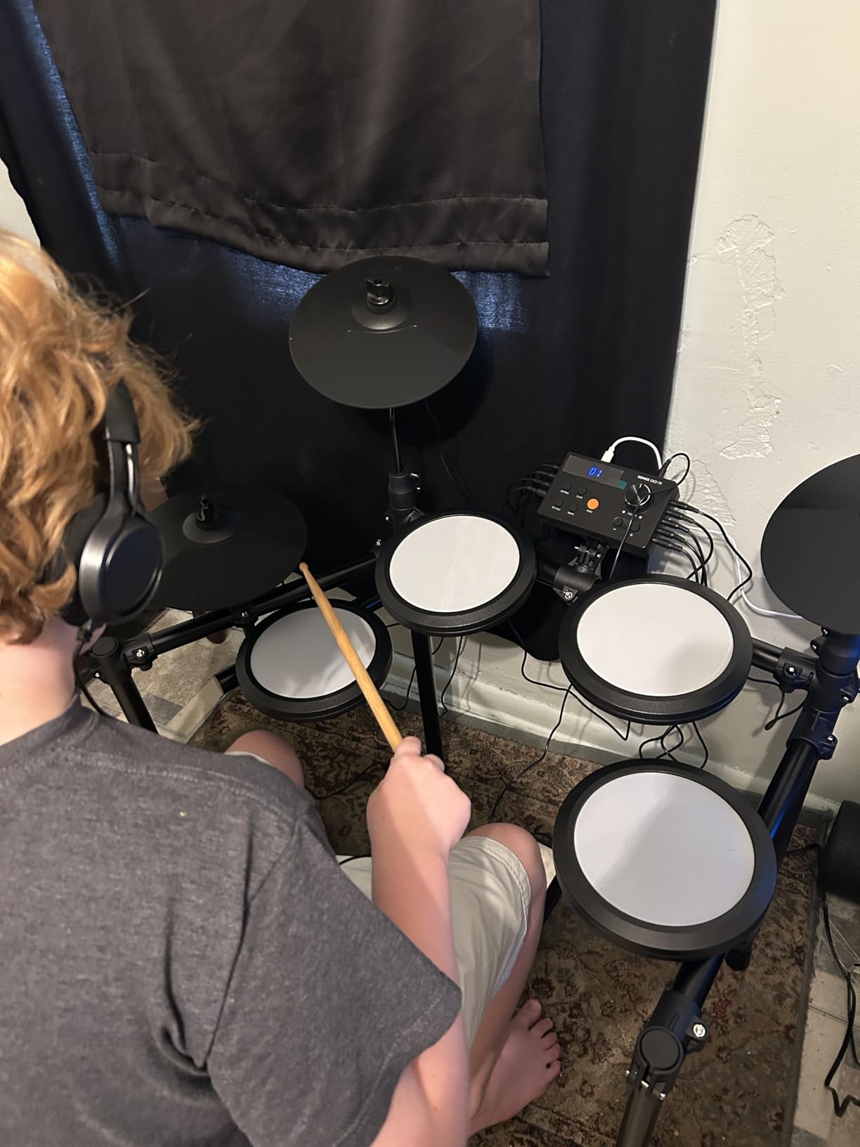 Donner DED-70L Electronic Drum Set with LED Light Up Quiet Mesh Drum Pads & 9