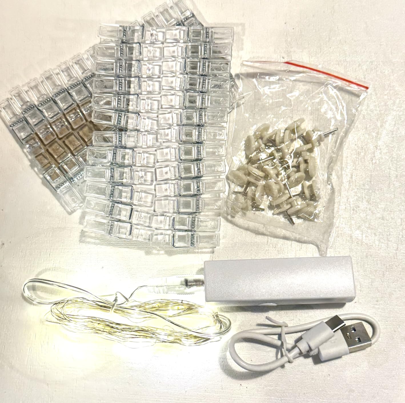 Lakumu 50 LED Photo Clips String Lights, 50 Clips 20 Hooks, 17ft Rechargeable Fairy Lights with 8 Modes & Timer for Wall, Girls Room Decor, Bedroom, Christmas, Party, Wedding customer photo 1